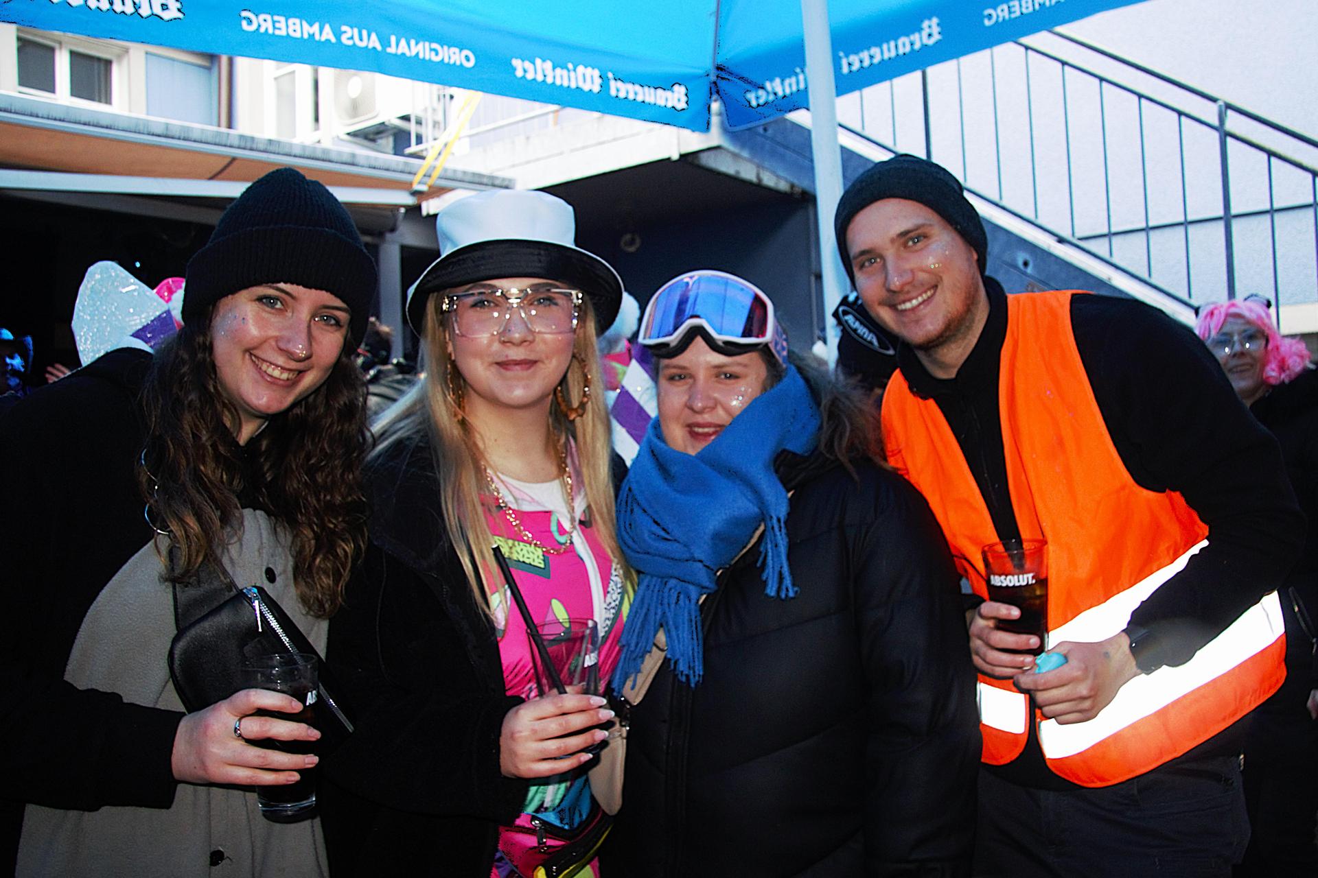Das blaue Haus erfreute sich auch am Rosenmontag vieler vernarrter Besucher. (Bild: Marlin Nixdorf)