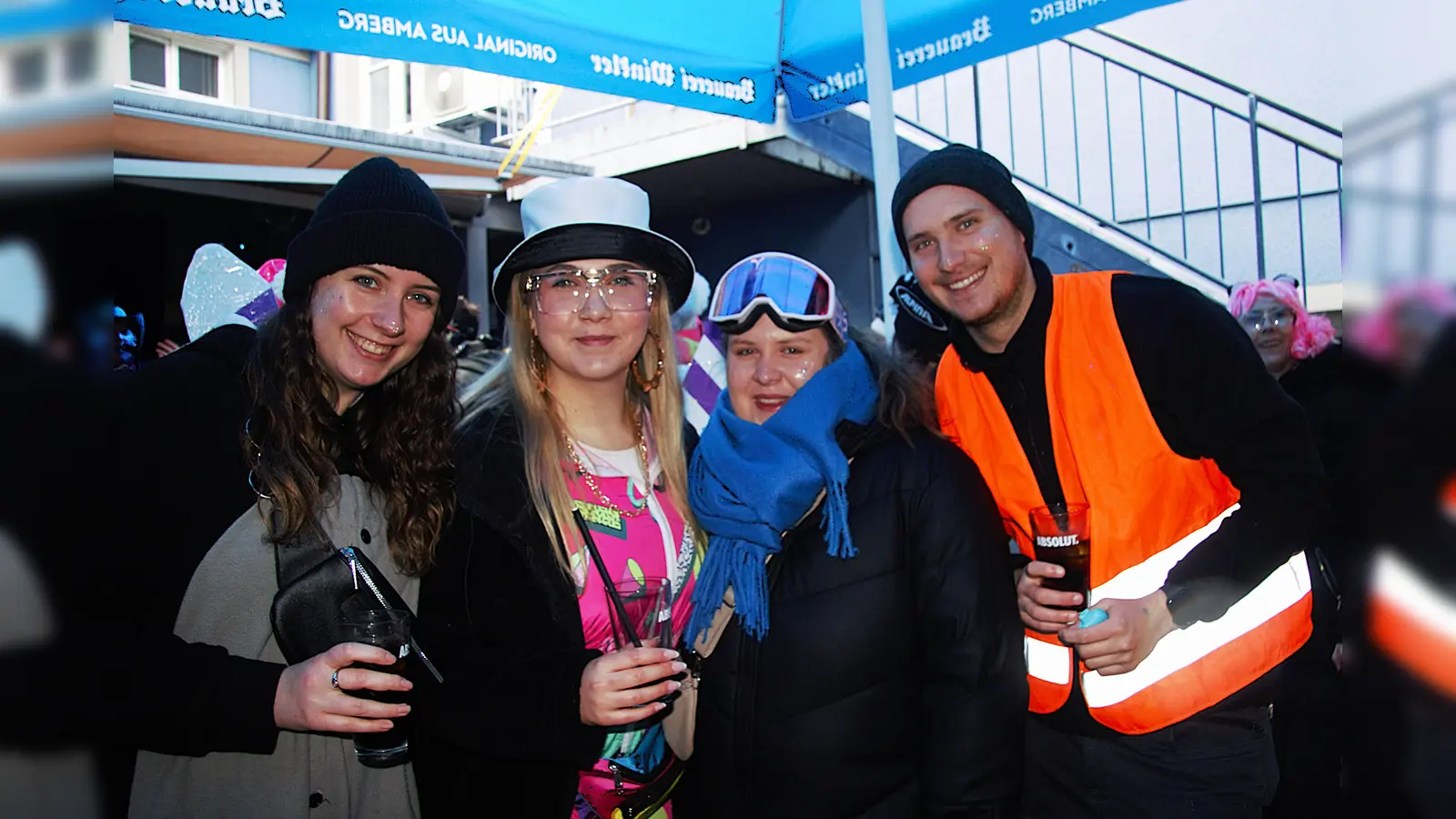 Das blaue Haus erfreute sich auch am Rosenmontag vieler vernarrter Besucher. (Bild: Marlin Nixdorf)