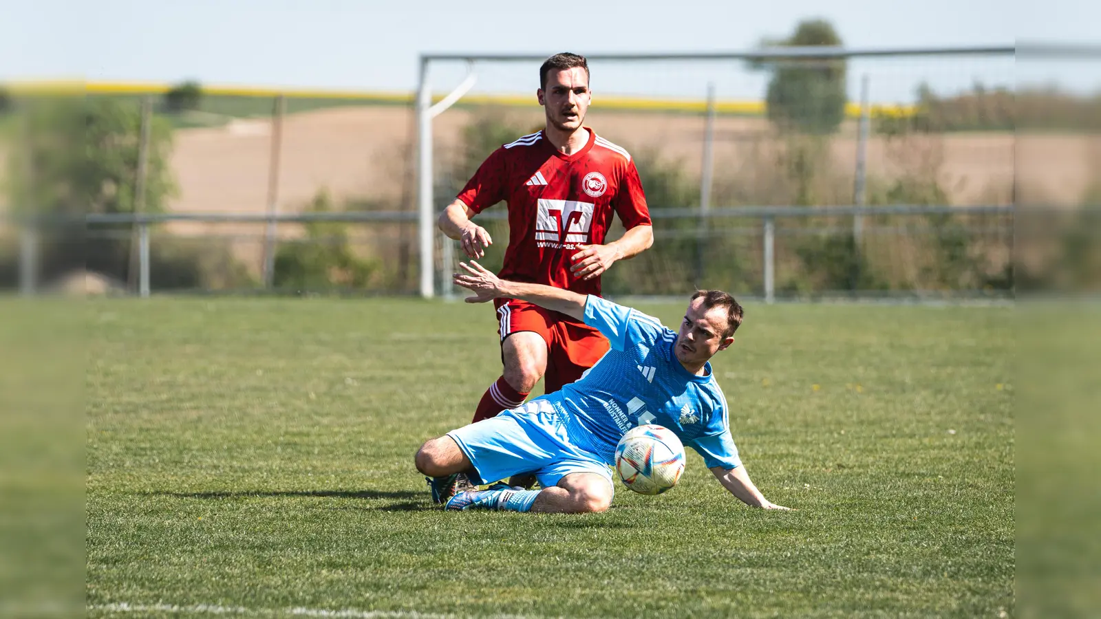 Die DJK Ensdorf (blau) trifft in der Relegation zur Kreisliga auf den SC Kirchenthumbach.  (Bild: Hannah Dirscherl)