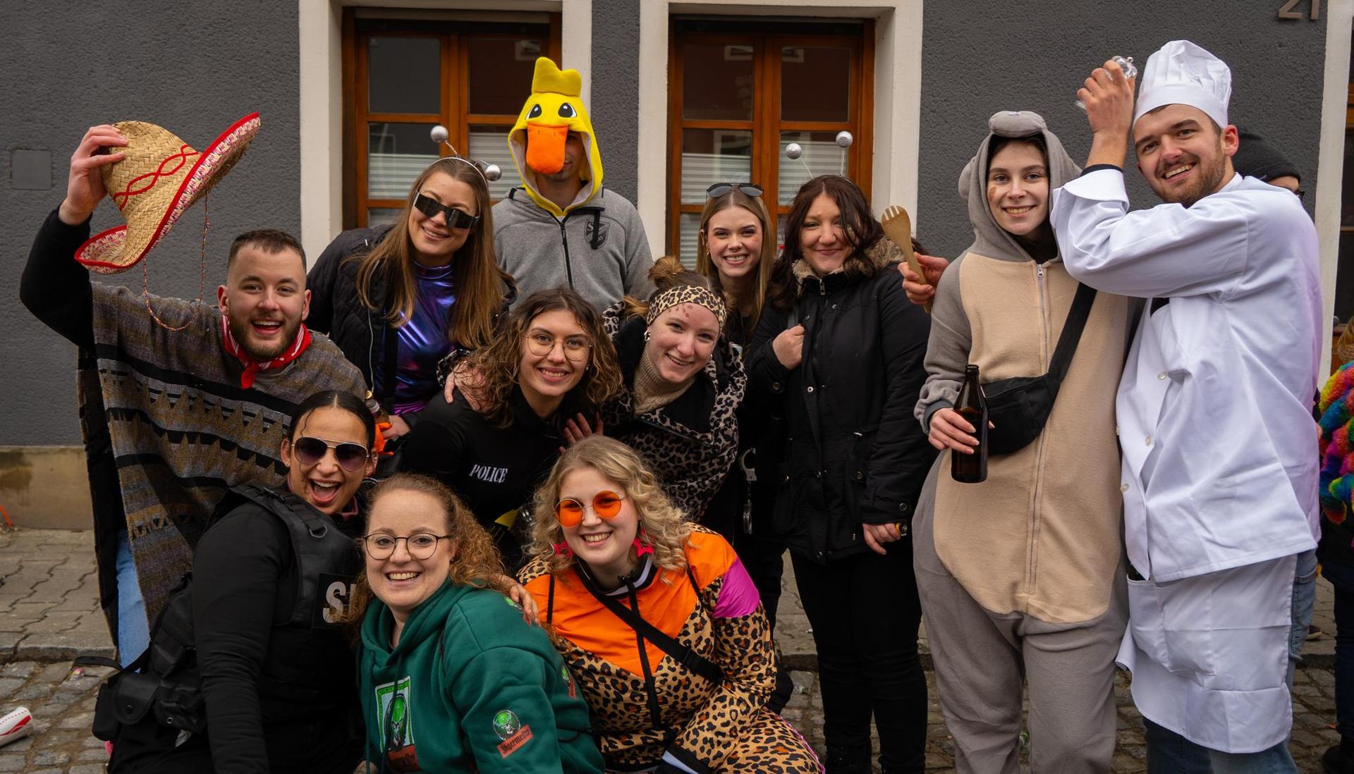 In Hahnbach ging es am Sonntag vor, während und vor allem nach dem Faschingszug richtig ab. (Bild: knz)