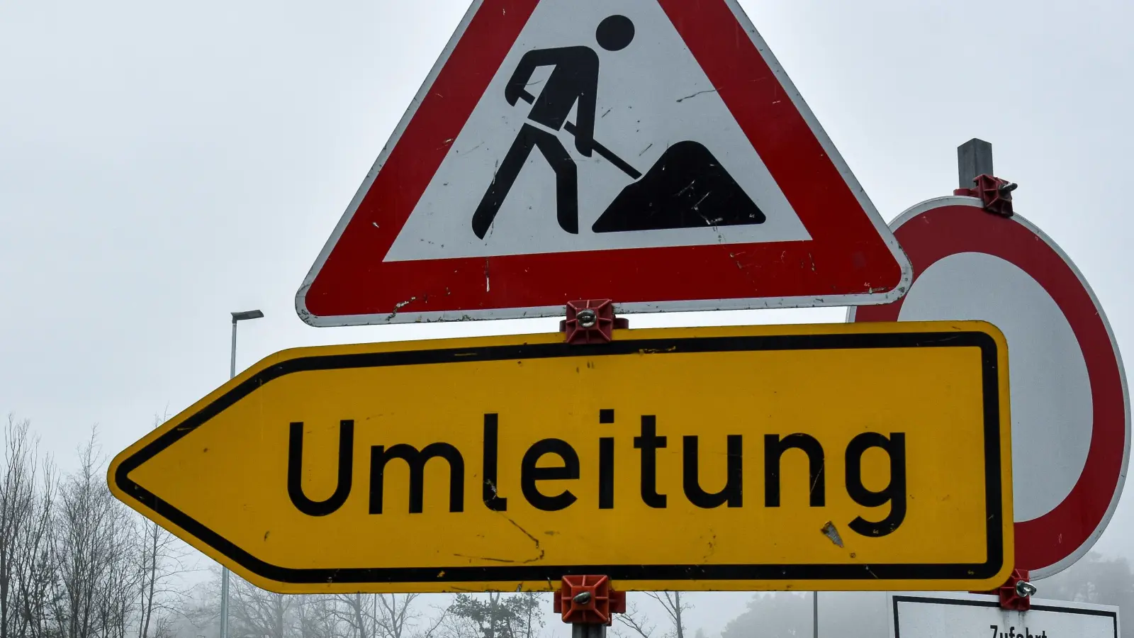 Ab 2. August ist die B85 bei Michelfeld gesperrt – die Flembachbrücke wird neu gebaut. Die Umleitung führt durch Michelfeld. (Symbolbild: Stephan Huber)