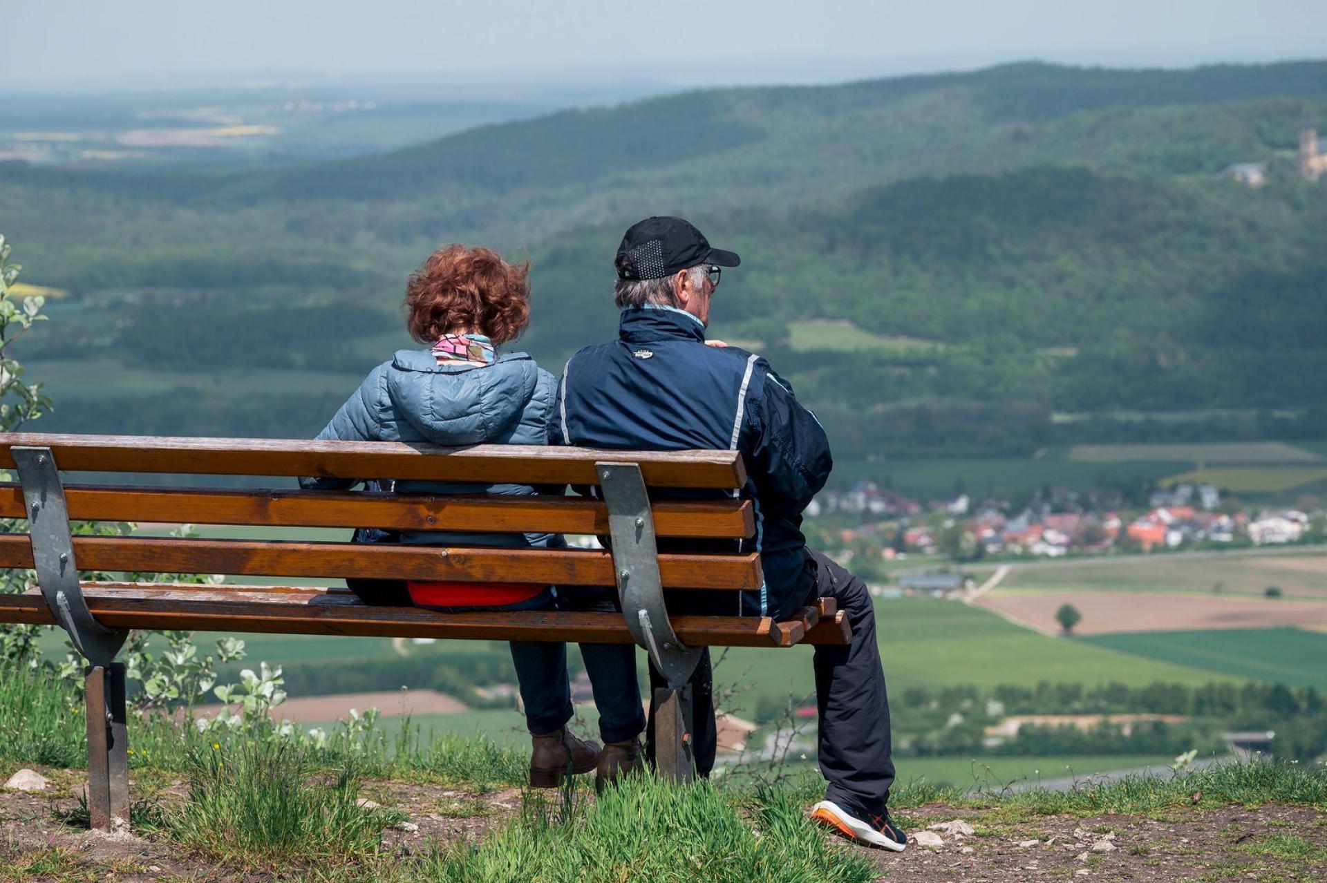 Der Feiertag wird von vielen mit einem Brückentag zum langen Wochenende erweitert - Familien mit schulpflichtigen Kindern bleibt das aber verwehrt. (Symbolbild: Daniel Vogl/dpa)