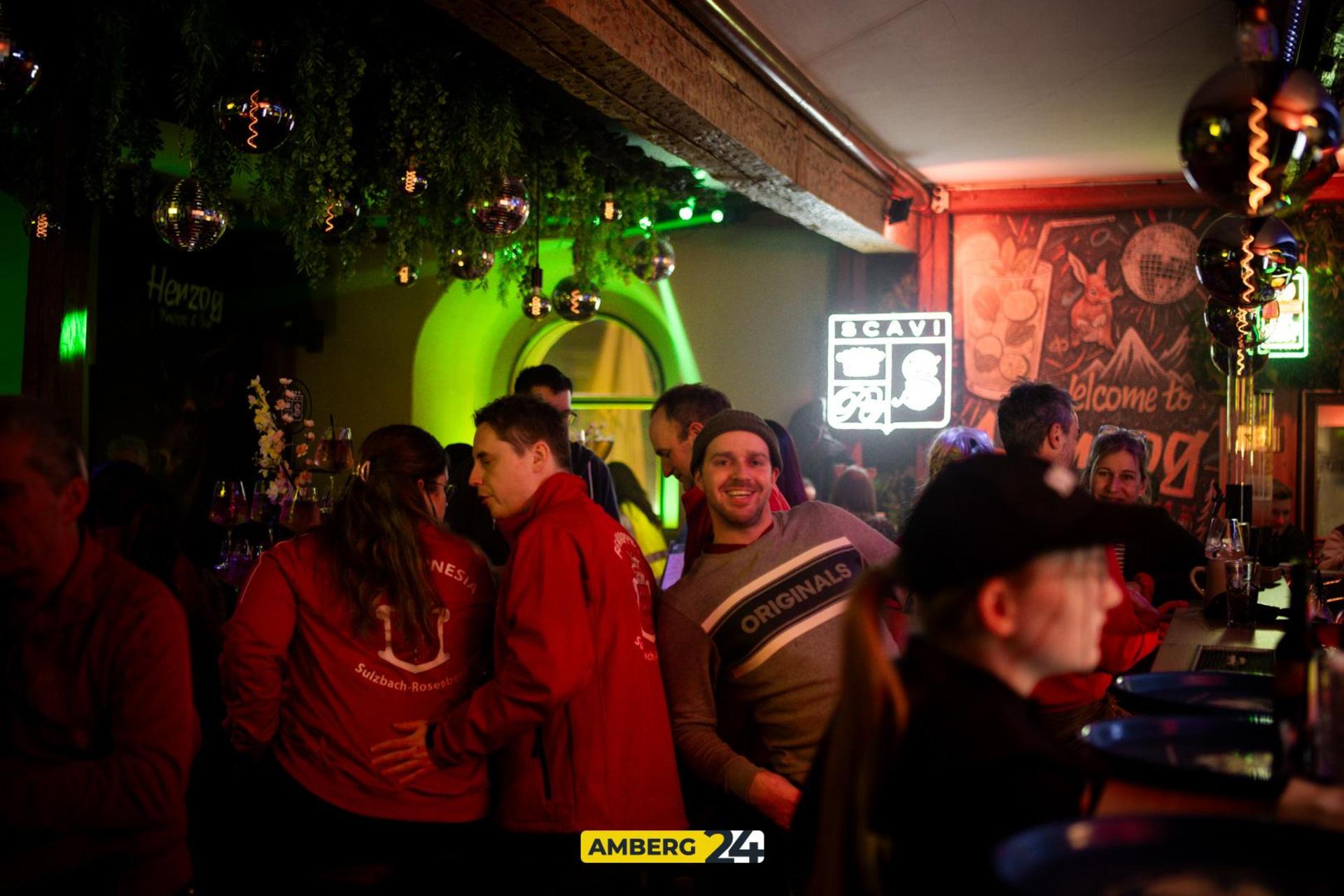 Im „Herzog” in Sulzbach-Rosenberg stieg am Samstag der Hausfasching.  (Bild: Julia Bär)