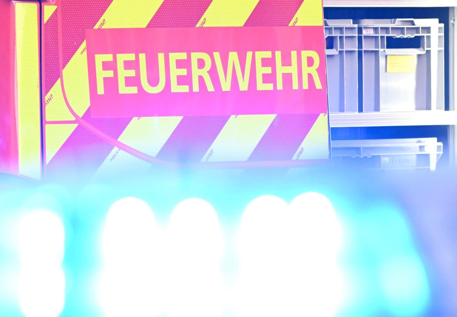 Öl erhitzt und auf dem Herd vergessen: Ein 72-Jähriger erlitt in Ebermannsdorf eine Rauchgasvergiftung.  (Symbolbild: Bernd Weißbrod/dpa)