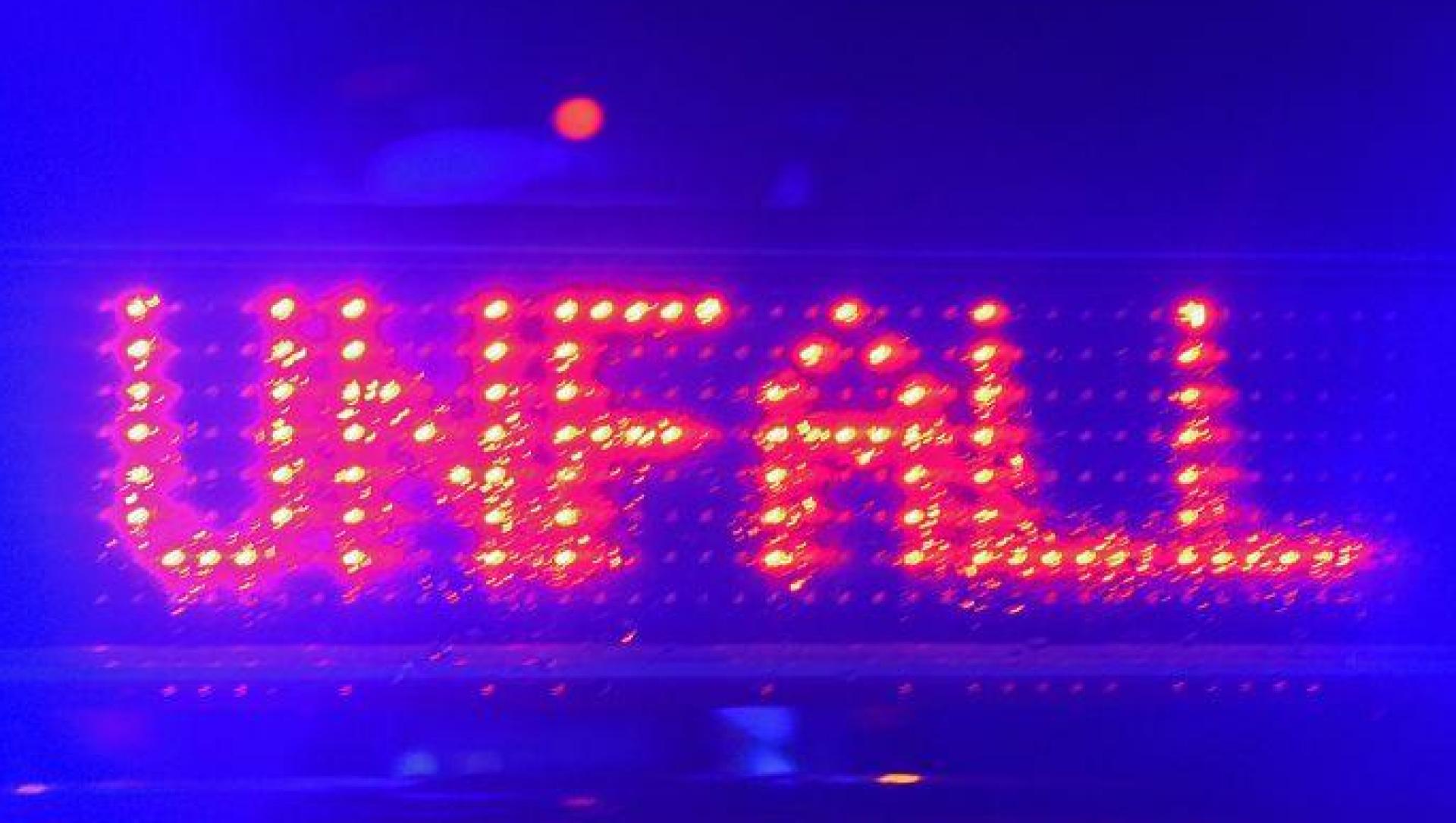 Nach dem Unfall im Landkreis Neumarkt in der Oberpfalz ermittelt die Polizei gegen beide Brüder. (Symbolbild) (Bild: Stefan Puchner/dpa)