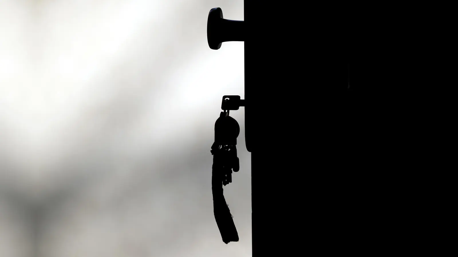 Drei ehrliche Nachtschwärmer melden eine offenstehende Bar in Amberg der Polizei. (Symbolbild: Ralf Hirschberger)