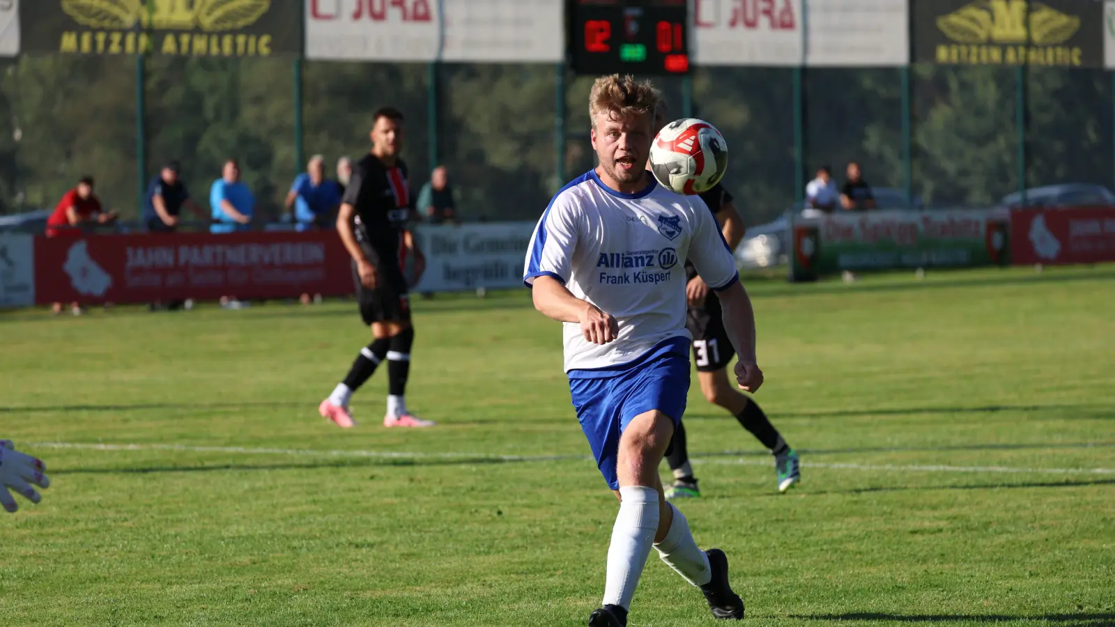 Ebnaths Spielertrainer Johannes Reiß bereitet seine Truppe auf das Relegationsspiel gegen den SV Inter Bergsteig Amberg II vor. (Archivbild: Dieter Jäschke)