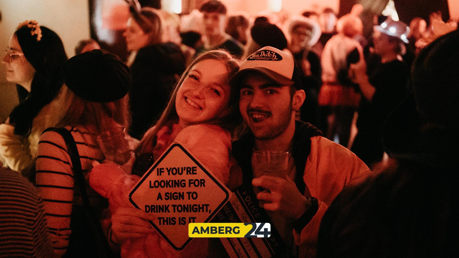 Hexen und Narren waren am Donnerstag auch im Casino unterwegs. (Bild: Mario Donhauser)