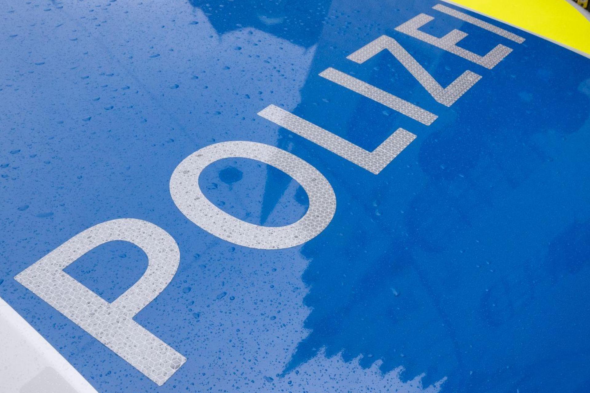 Die Polizei in Bayreuth hat nach einem 25-Jährigen gesucht, der aus der JVA in Bayreuth entkam. Nun ist er selbstständig in die Einrichtung zurückgekehrt. (Symbolbild: adobestock.com)