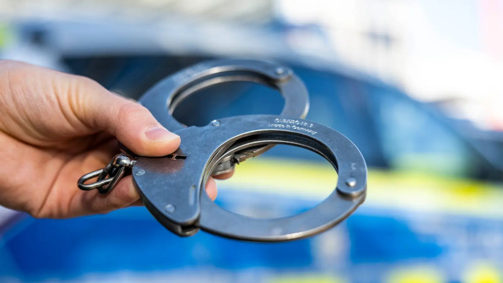 Ein 46-Jähriger aus dem Landkreis Bayreuth war in Hirschau ohne gültige Fahrerlaubnis unterwegs. (Symbolbild: David Inderlied/dpa)