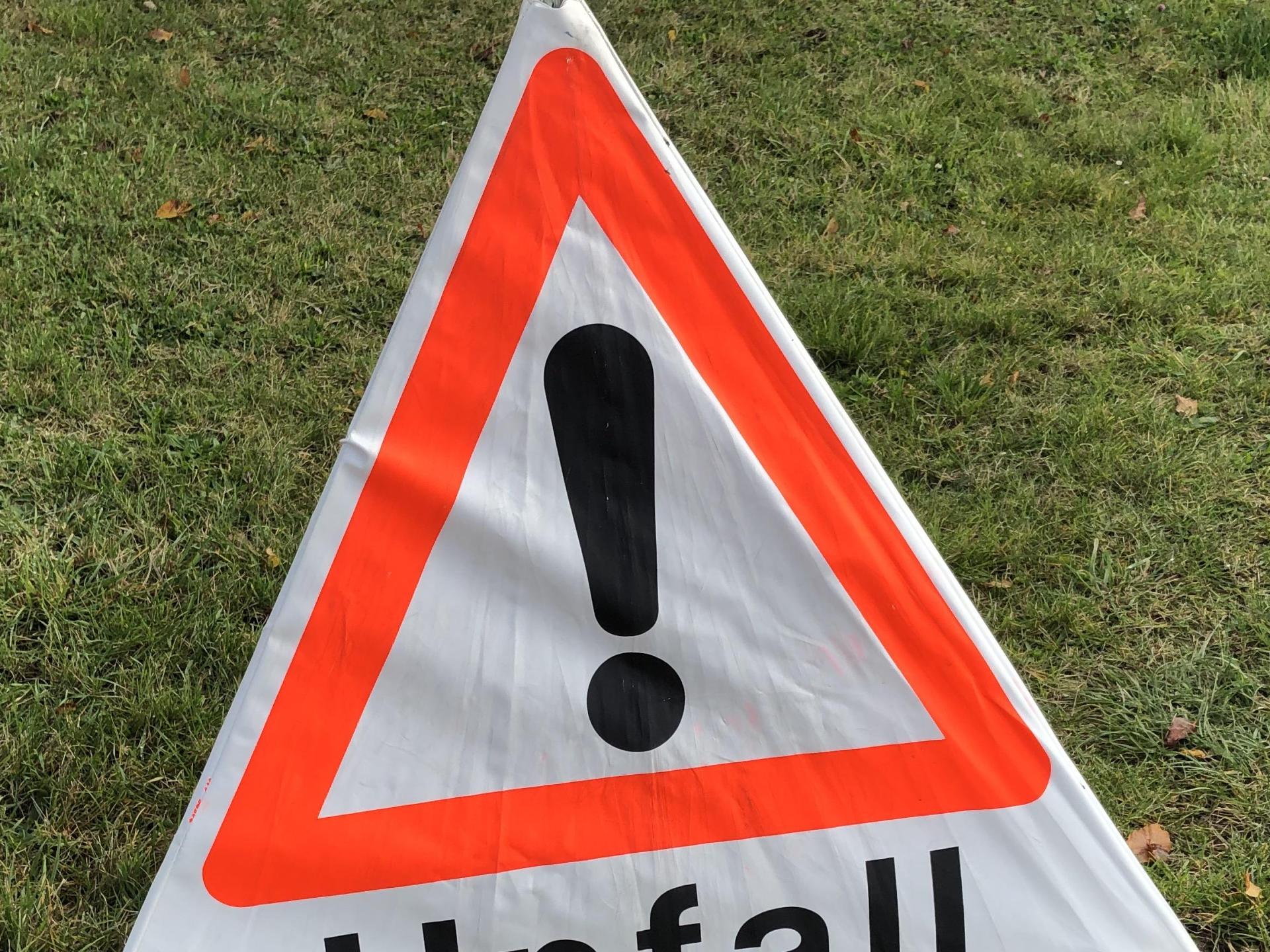In einem Torbogen in Hahnbach ist am Mittwochnachmittag ein Traktor stecken geblieben.  (Symbolbild: Heike Unger)