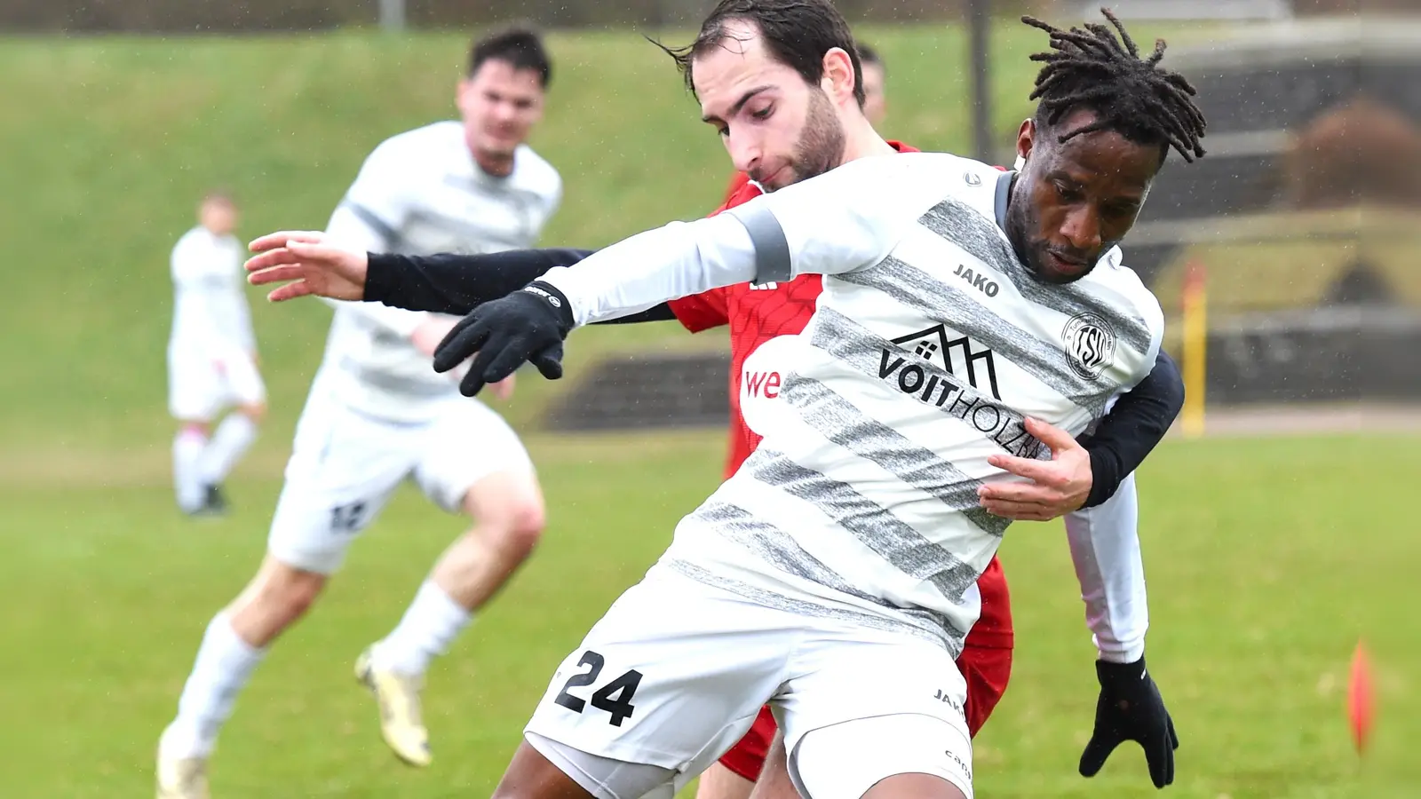 Kevin Amaizo (vorne) wechselt vom TSV Tännesberg zu den Sportfreunden Ursulapoppenricht. (Bild: mr)