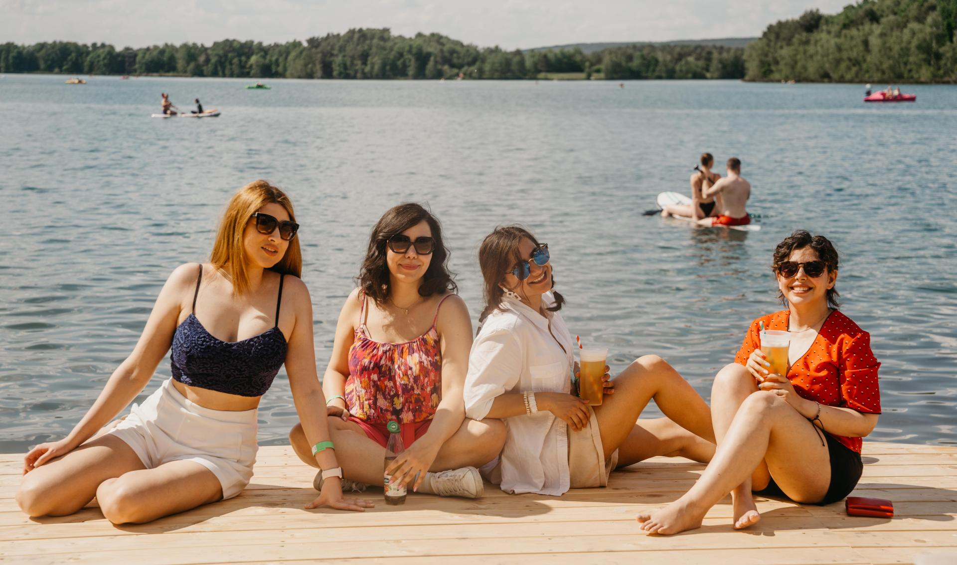 Sonne, gute Laune und die Füße im Wasser auf dem Open Air am Murner See. (Archivbild: Mario Donhauser)