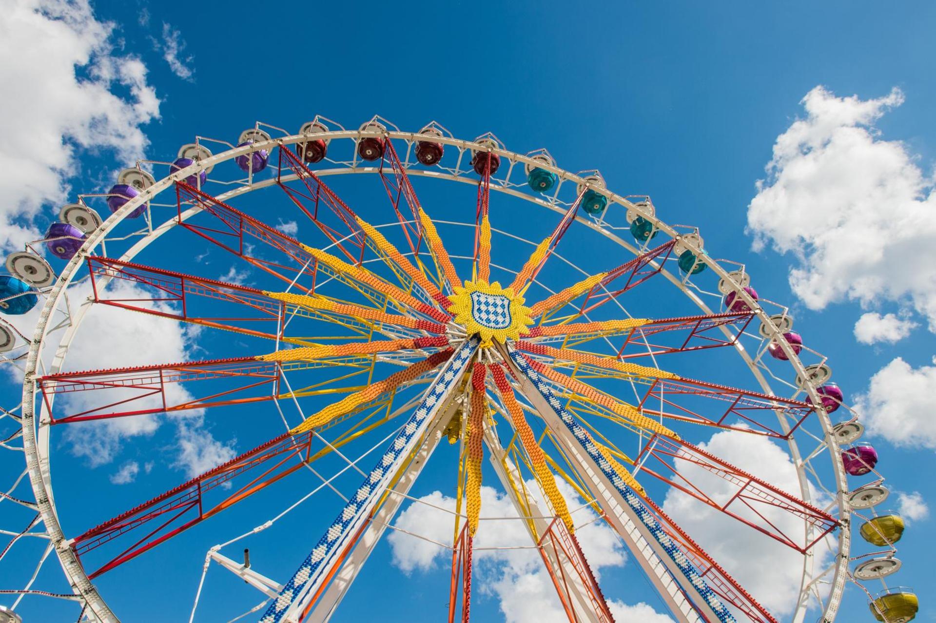 Ein Bild aus dem Jahr 2015 – das Riesenrad ist aber auch auf der Herbstdult 2025 fester Bestandteil. (Bild: Sebastian Pieknik)