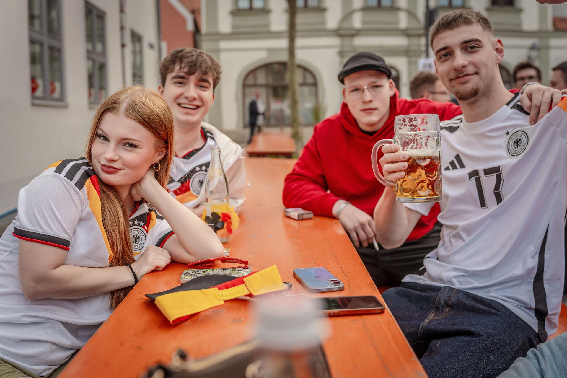 Amberg feiert Altstadtfest - inklusive Public Viewing zur Fußball-WM.  (Bild: Michael Golinski)