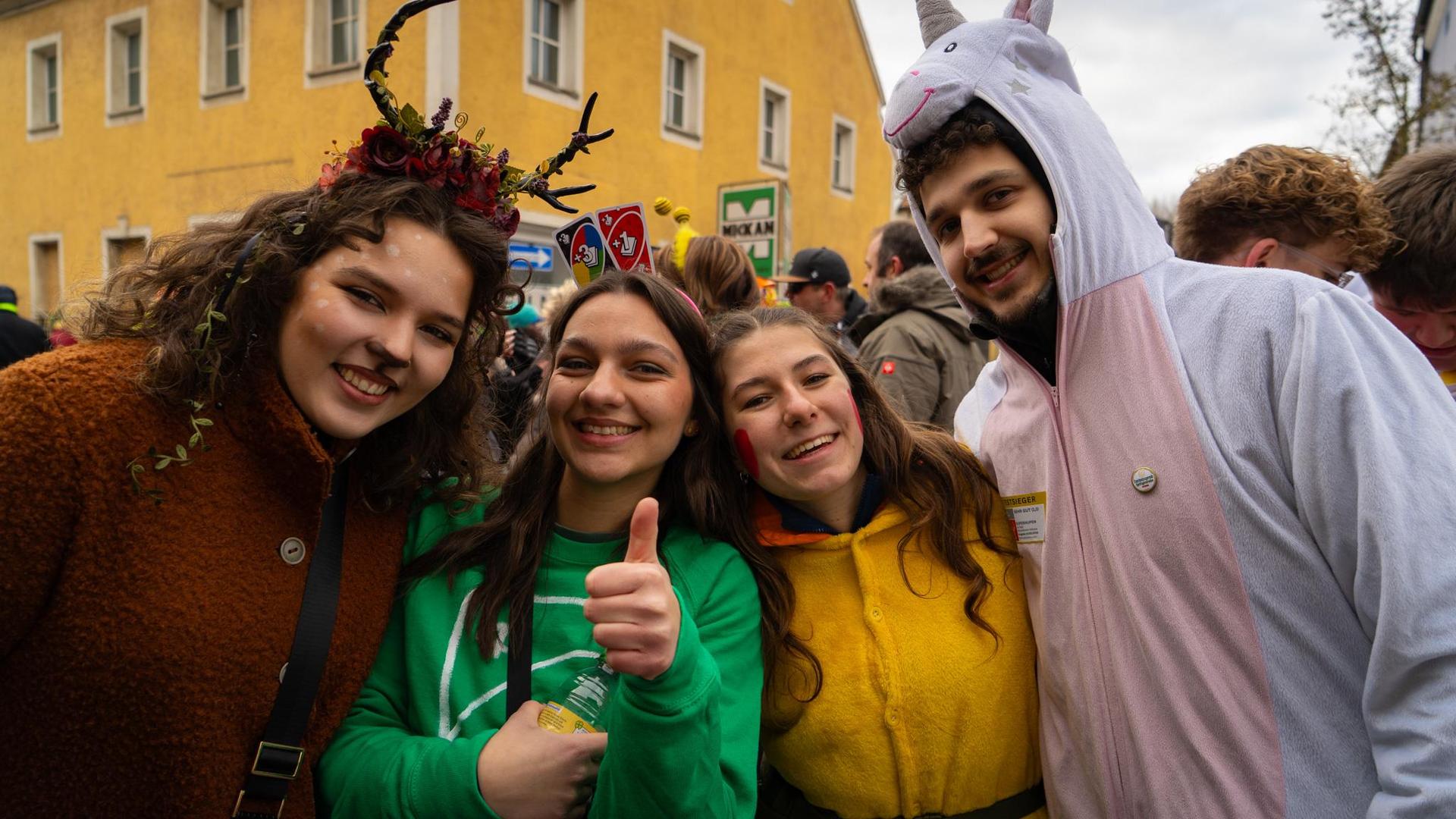 In Hahnbach ging es am Sonntag vor, während und vor allem nach dem Faschingszug richtig ab. (Bild: knz)
