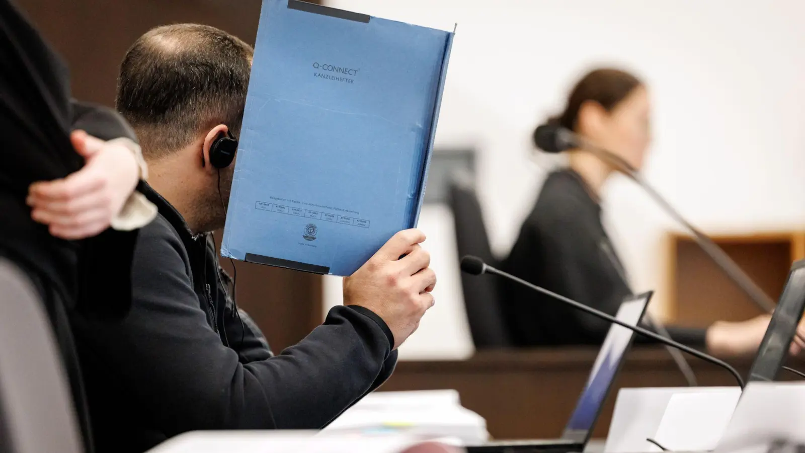 Das Landgericht will noch am selben Tag ein Urteil verkünden.  (Bild: Daniel Karmann/dpa)