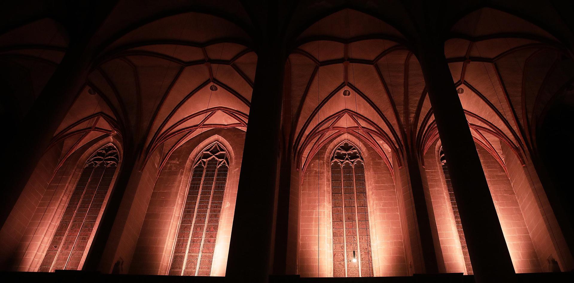 Beleuchtung der Martinskirche auf dem Marktplatz wird zur Earth Night für eine Stunde ausgeschaltet. (Archivbild: Wolfgang Steinbacher)