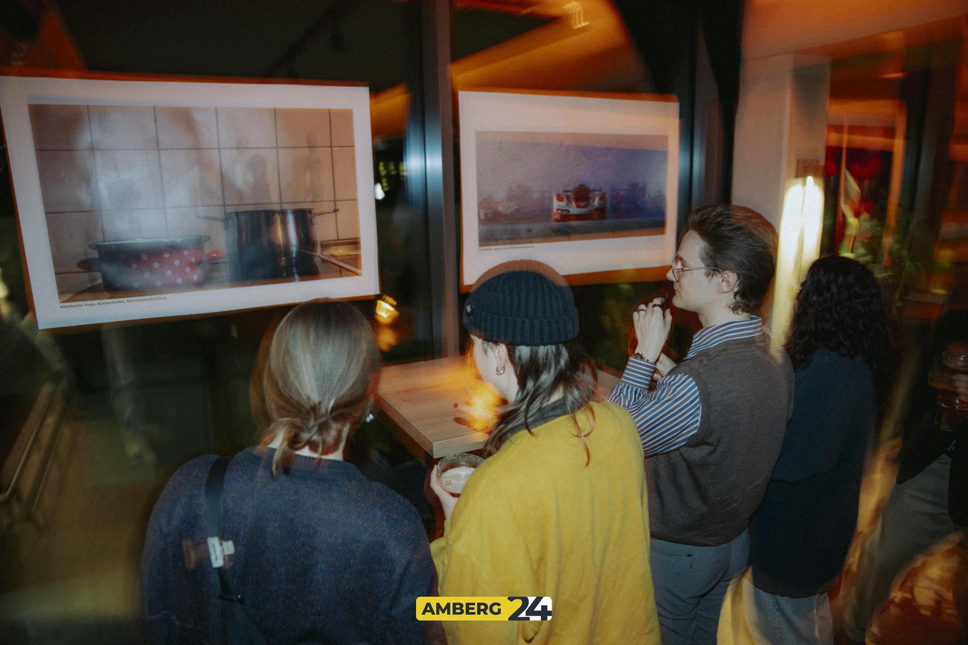 Die Fotoausstellung in der Skybar am Samstag. (Bild: Lolografie)