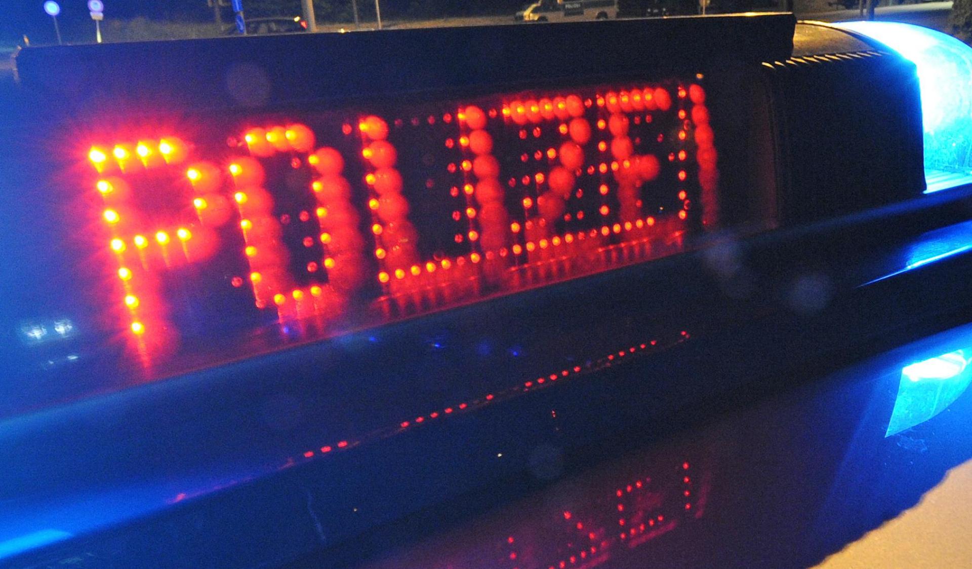 Die Polizei musste einen handfesten Streit zwischen zwei Frauen im Nittenauer Ortsteil Bergham schlichten. (Symbolbild: Patrick Seeger/dpa)