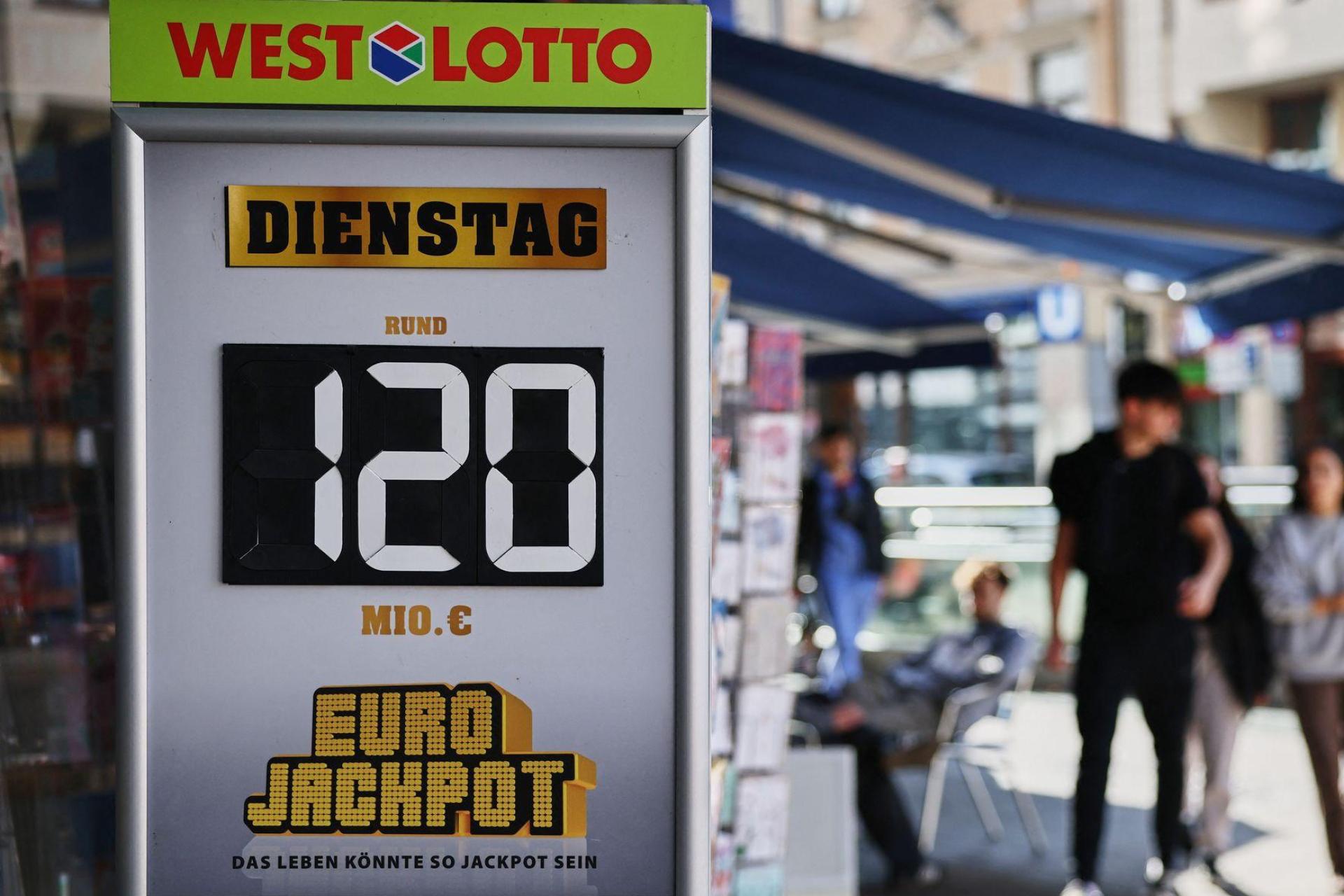 Mehr geht nicht beim Eurojackpot: Der 120-Millionen-Topf wurde geknackt. (Archivbild) (Bild: Oliver Berg/dpa)