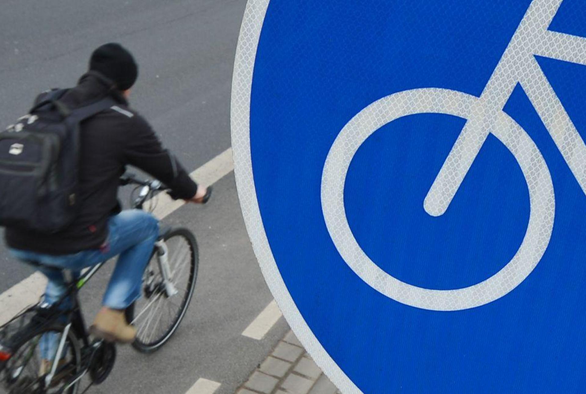 Am Fahrrad eines Schülers aus Rieden wurden Schrauben gelockert, so dass die Bremse nicht mehr funktionierte. (Symbolbild: Arne Dedert/dpa)