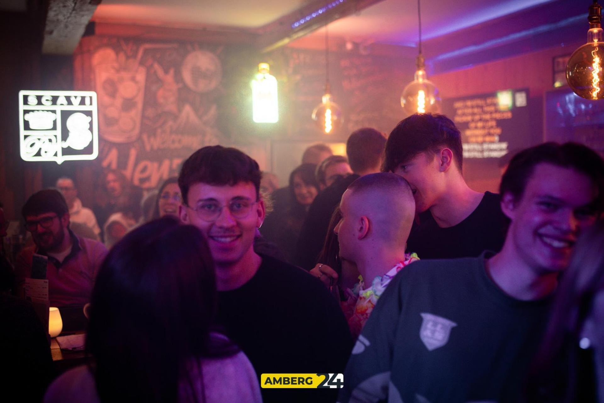 Die Bilder vom Karaoke im Herzog. (Bild: Julia Bär)