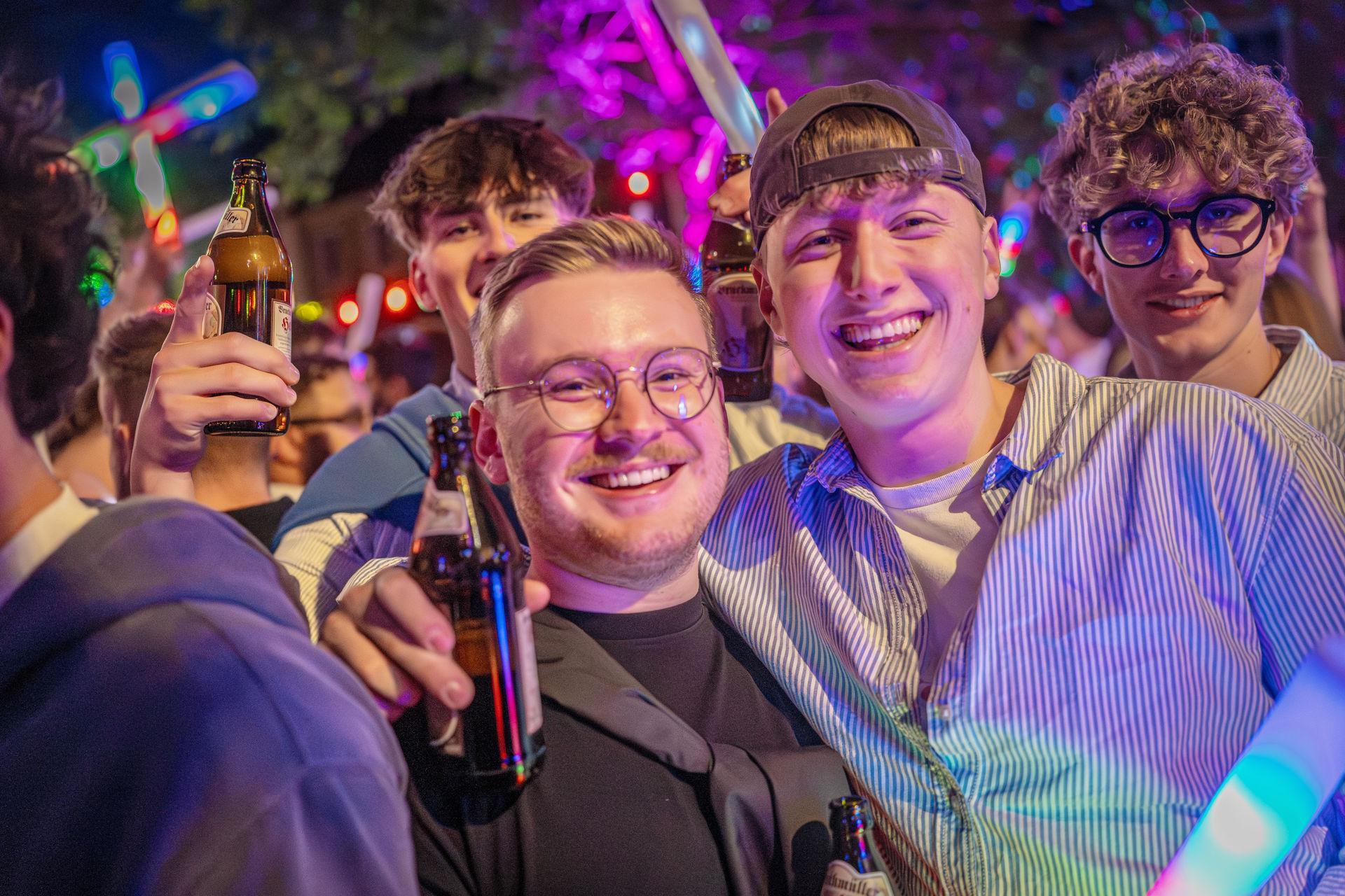 Amberg feiert Altstadtfest und macht die Nacht zum Tag. (Bild: Michael Golinski)
