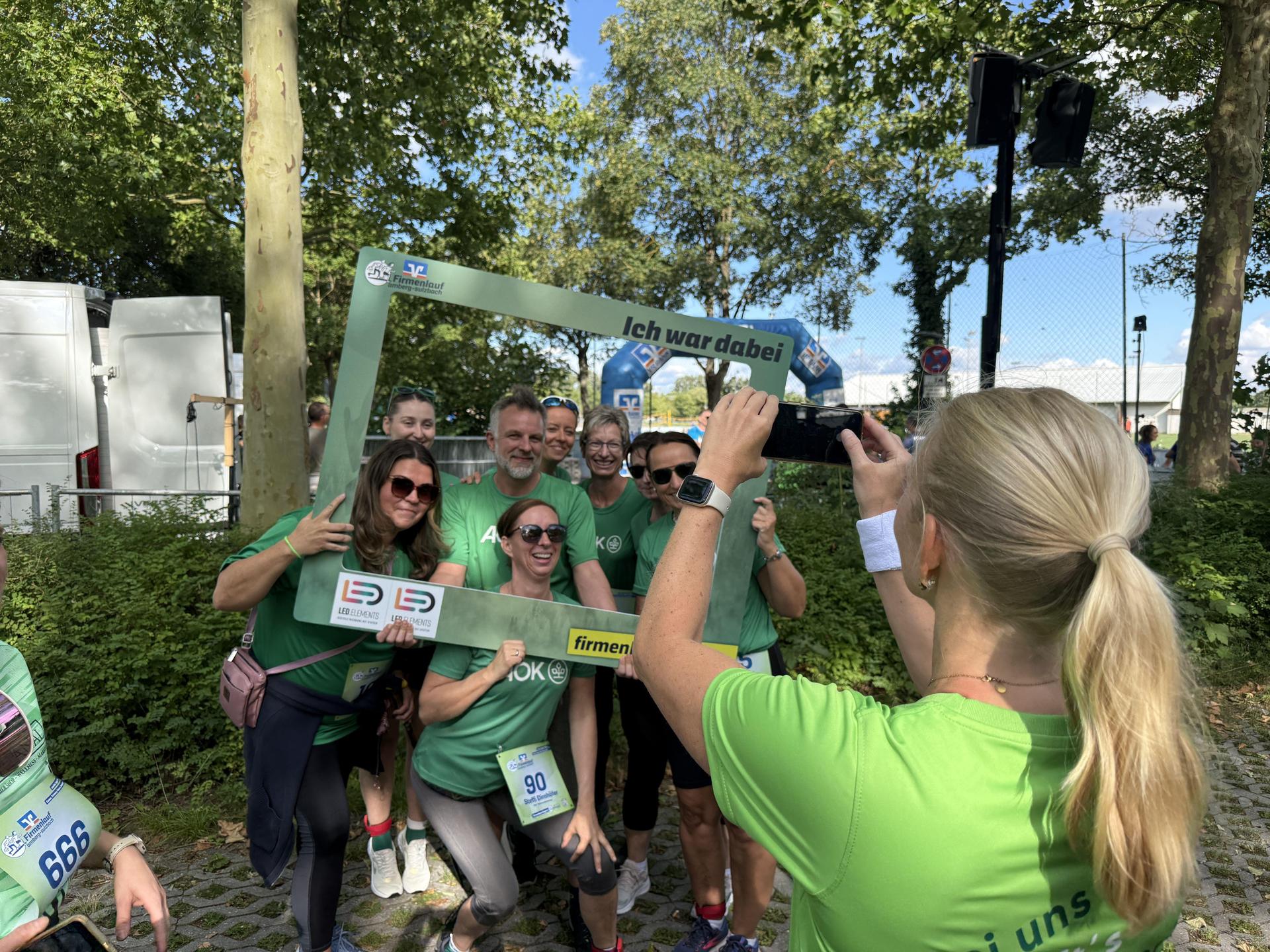 Alle hatten ihren Spaß beim Firmenlauf – so wie hier das Team der AOK. (Bild: upl)