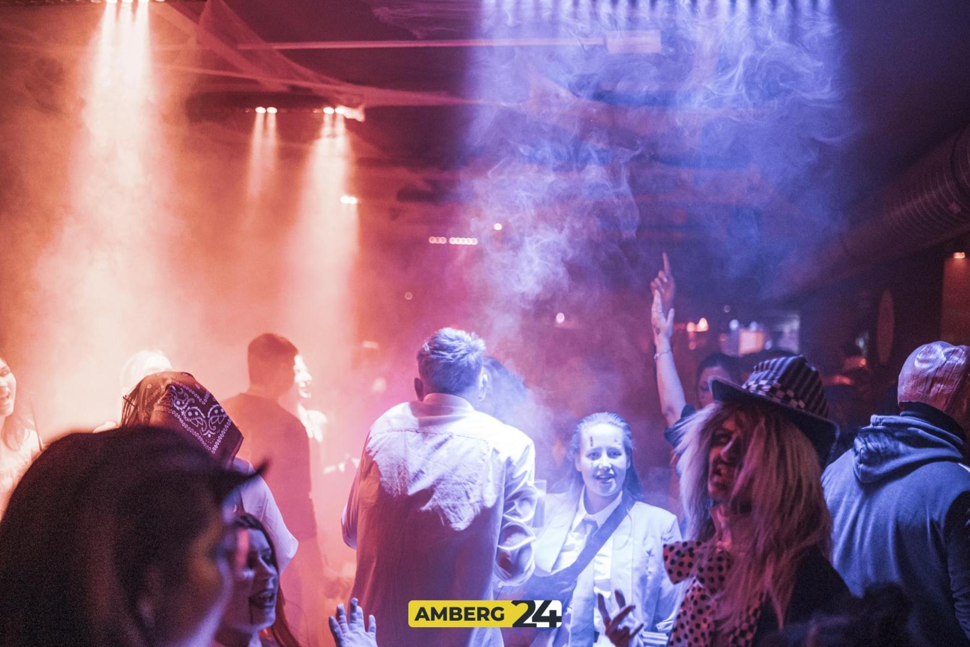 Saures auf die Ohren und eine spooky Atmo haben die Veranstalter der fetten Halloween-Party im Happy Rock versprochen. (Bild: Julia Bär)