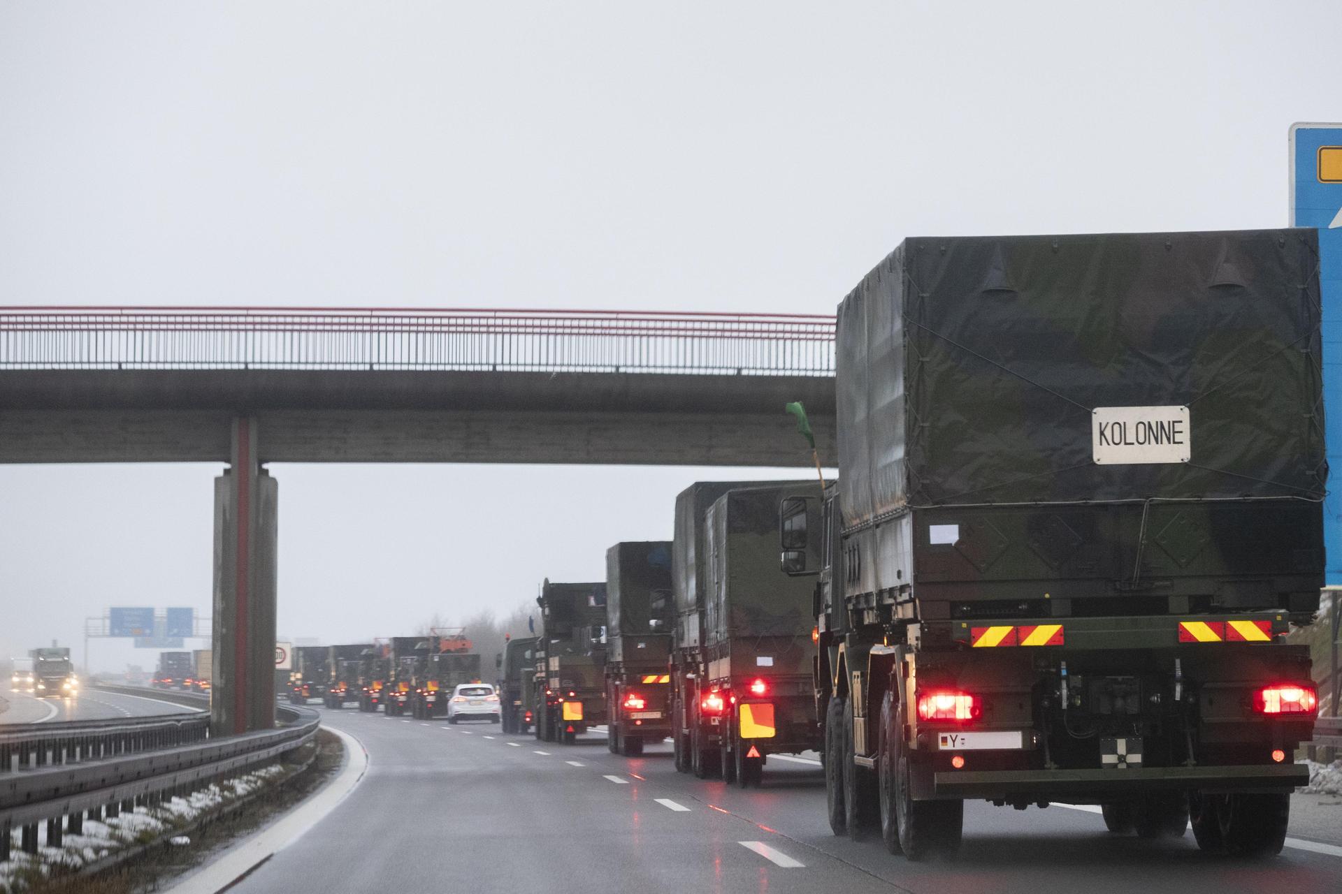 Am Mittwoch werden lange Militärkonvois für Verkehrsbehinderungen in Nordbayern sorgen. Welche Straßen genau betroffen sind, wurde allerdings nicht mitgeteilt. (Symbolbild: Jane Schmidt/Bundeswehr)