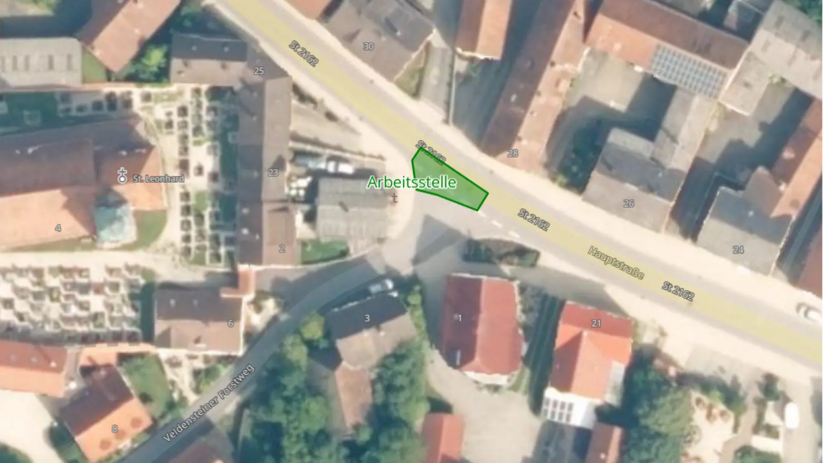 Die Lage der Baustelle an der Kreuzung von Hauptstraße und Veldensteiner Forstweg. (Grafik: Stadt Auerbach)