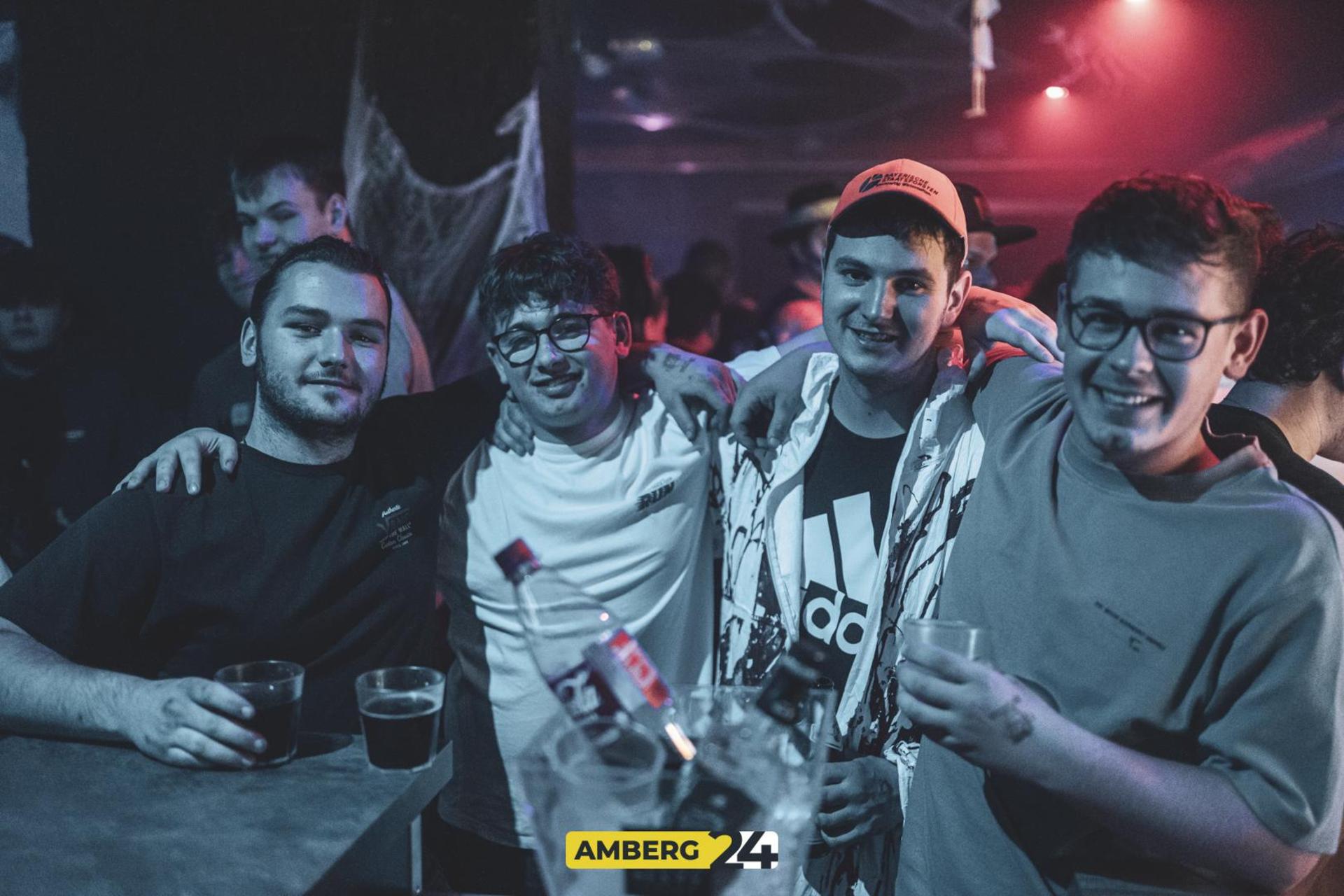 Saures auf die Ohren und eine spooky Atmo haben die Veranstalter der fetten Halloween-Party im Happy Rock versprochen. (Bild: Julia Bär)