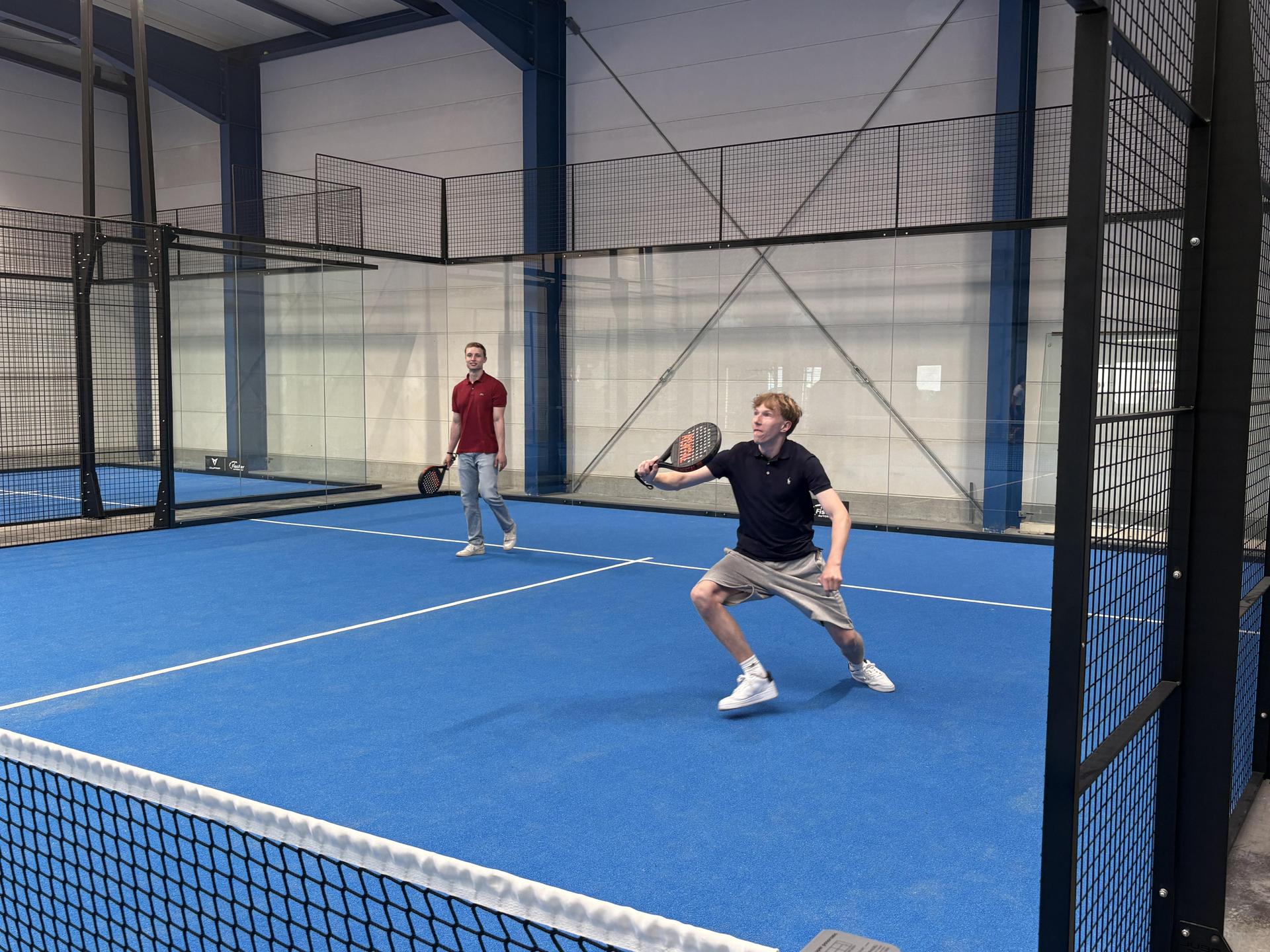 Daydrinking im Pine Padel Club. (Bild: Lukas Büchold)