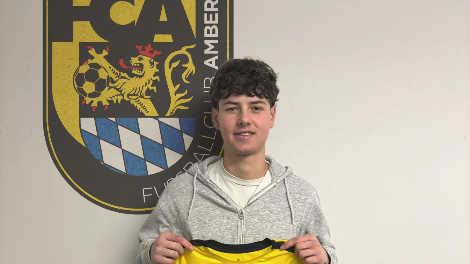 Jakob Pilhöfer wechselt vom FC Schlicht zur neuen Saison zum FC Amberg.  (Bild: FC Amberg)