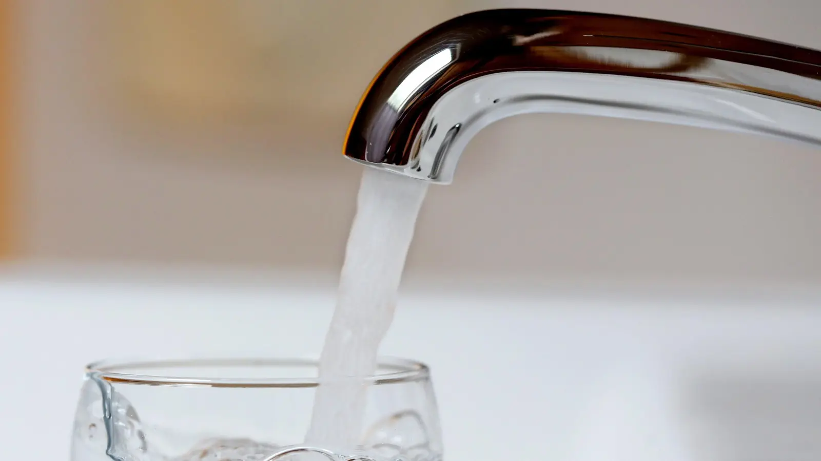 Anwohner von Fallweg und Adalbert-Stifter-Straße haben am Montag, 17. Juni, von 13 bis 17 Uhr kein Wasser. (Symbolbild: Roland Weihrauch)