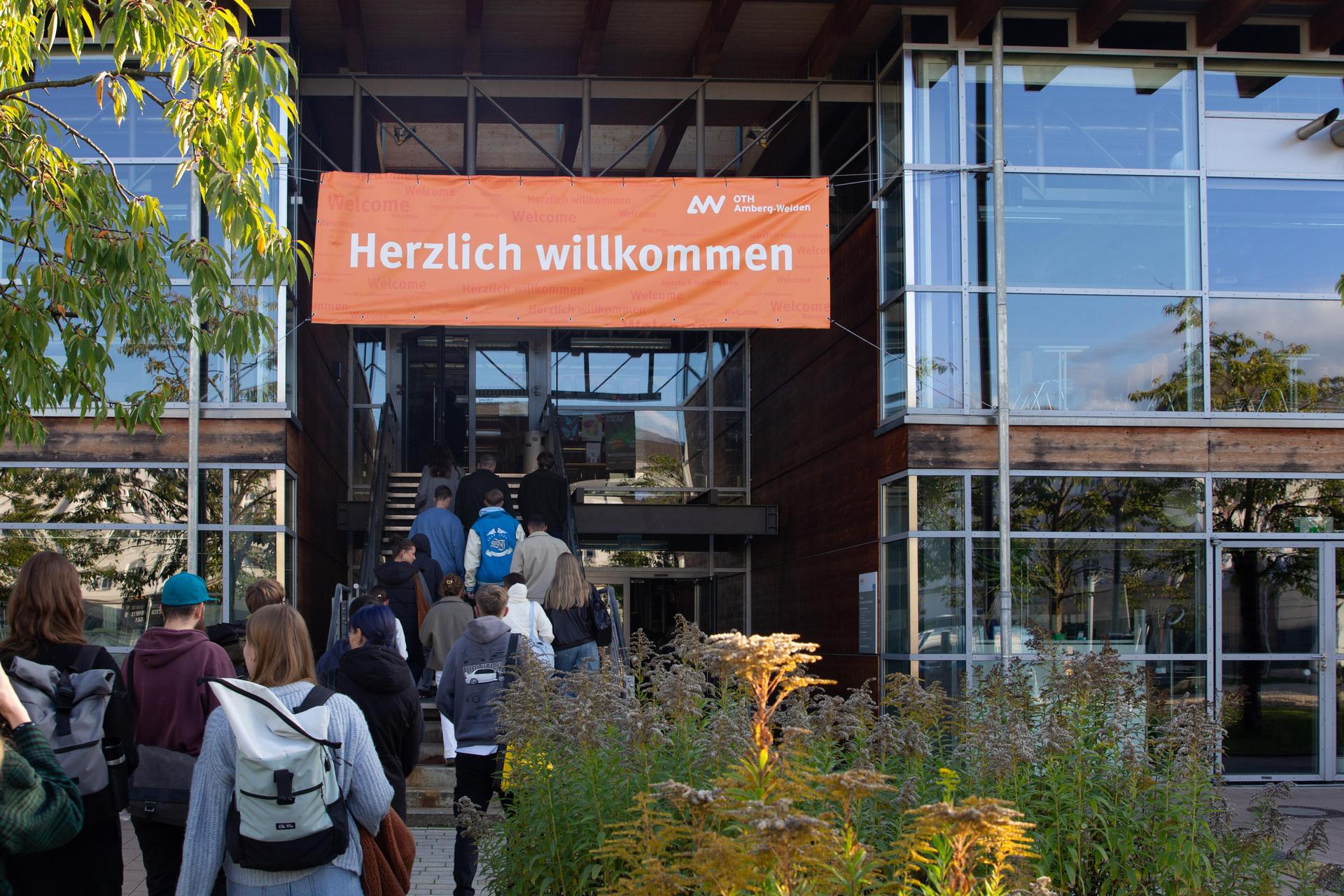 898 Erstsemester starten ihr Studium im Sommersemester an der OTH Amberg-Weiden (Bild: Sonja Wiesel/ OTH Amberg-Weiden)