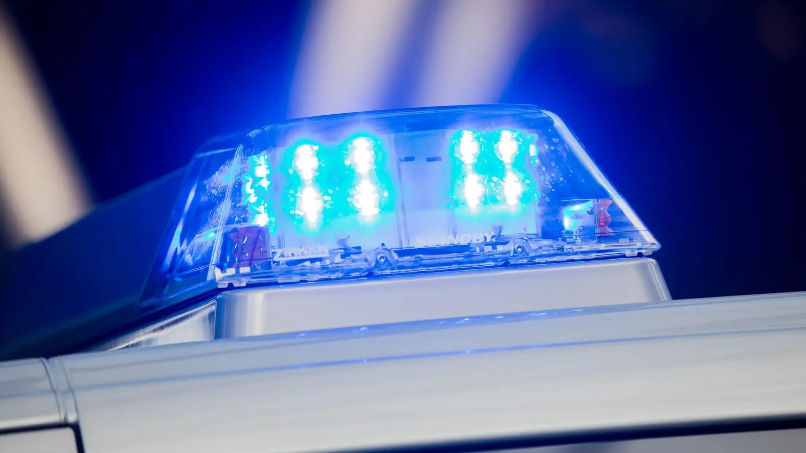 Bei einem Unfall in Amberg ist am Samstag ein Fußgänger verletzt worden. (Symbolbild: Rolf Vennenbernd/dpa)