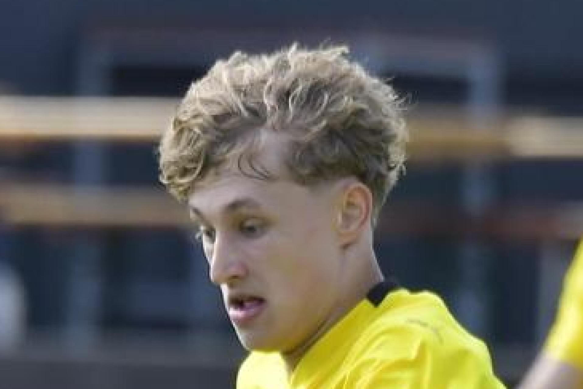 Eduard Baumbach (rechts/im Trikot des FC Amberg) verstärkt den 1. FC Schlicht. (Bild: Hubert Ziegler)