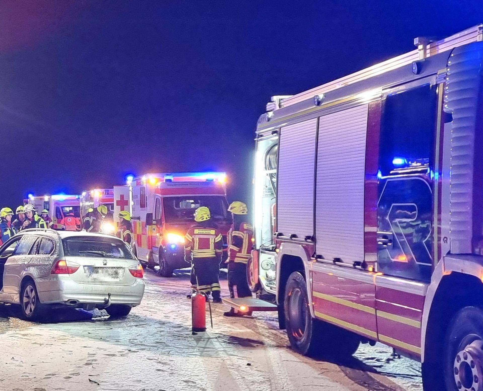 Auf der B 85 zwischen Haidweiher und Schweppermannkaserne hat sich ein Unfall ereignet. (Bild: Polizei Amberg)