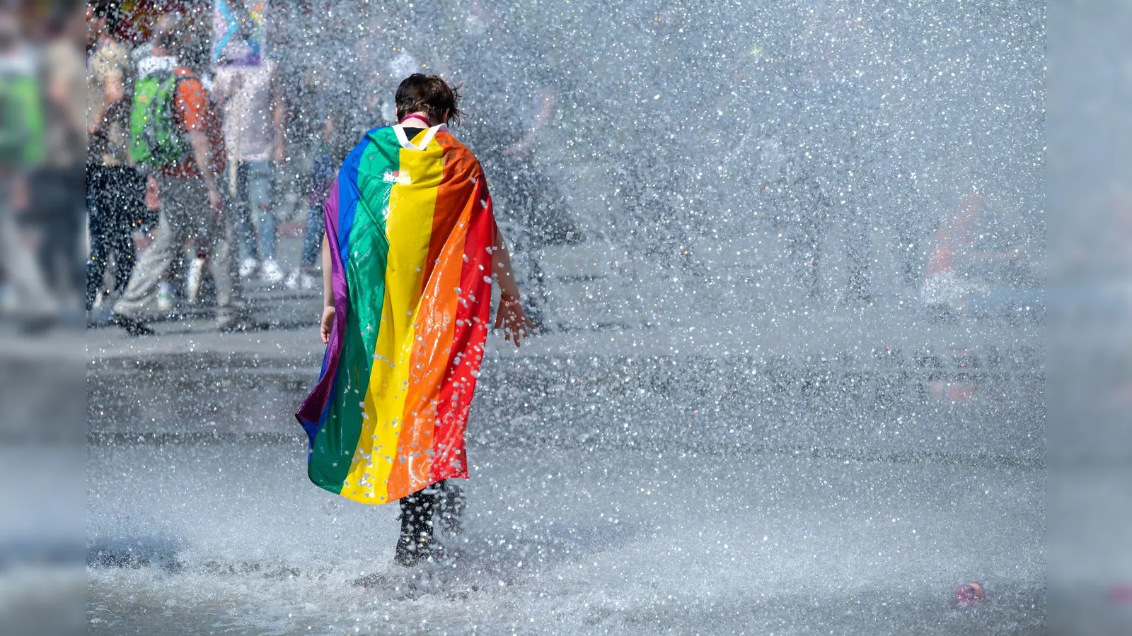 Mehr als 40 CSD-Veranstaltungen gibt es diesen Sommer in Bayern. (Archivbild) (Bild: Sven Hoppe/dpa)