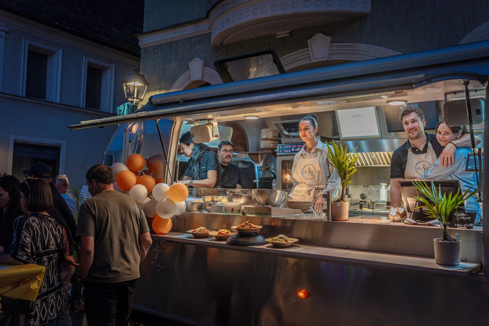 Amberg feiert Altstadtfest und macht die Nacht zum Tag. (Bild: Michael Golinski)