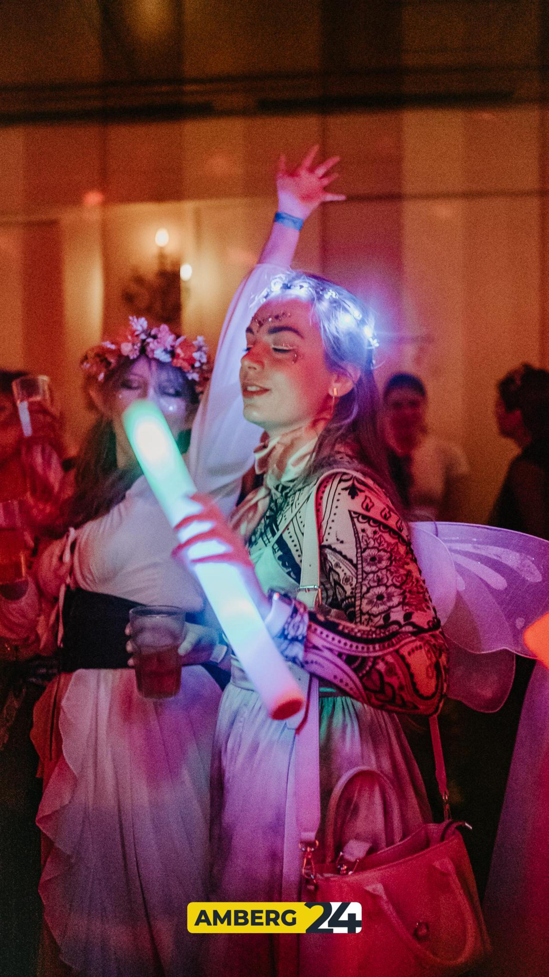 Hexen und Narren waren am Donnerstag auch im Casino unterwegs. (Bild: Mario Donhauser)