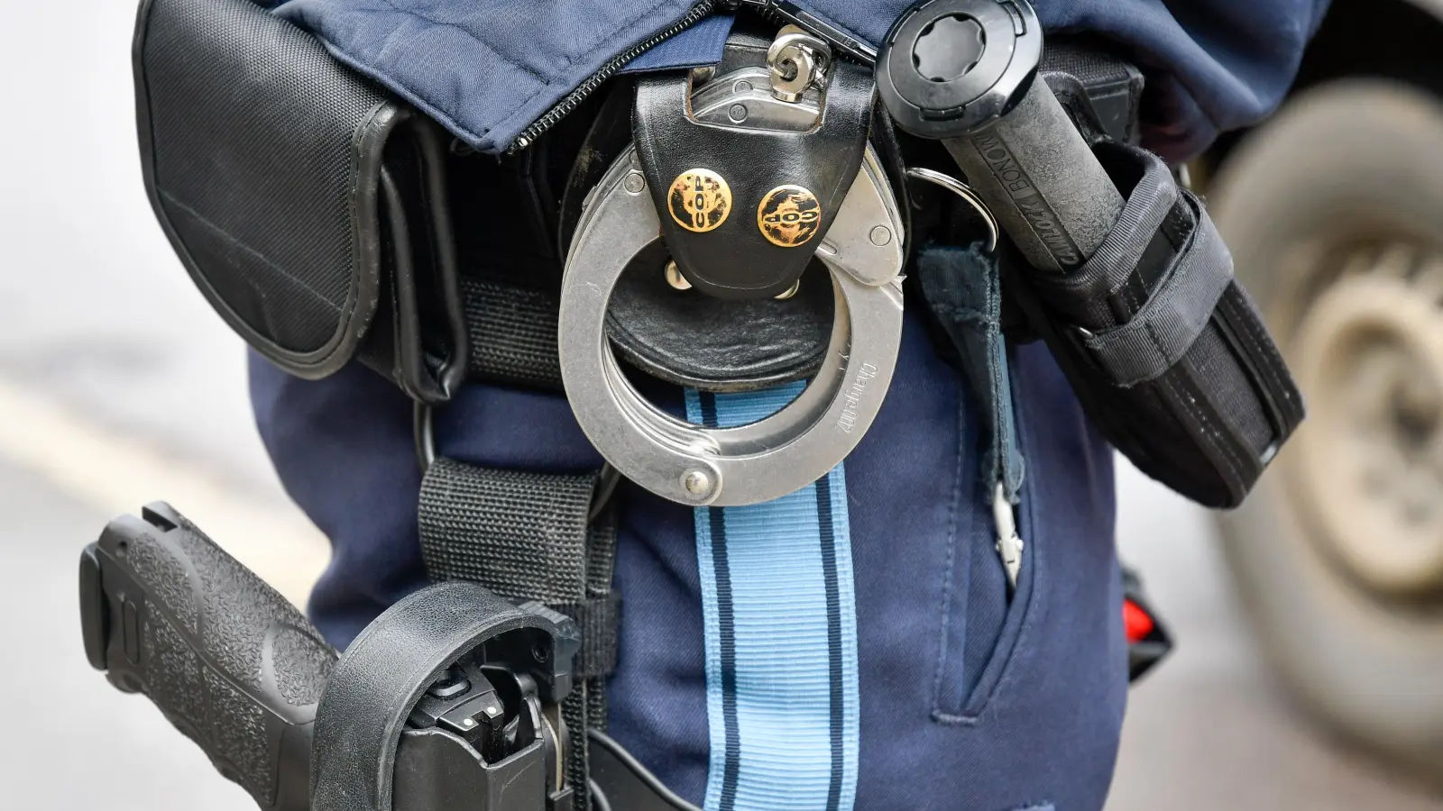 Ein Betrunkener zeigte sich in Sulzbach-Rosenberg aggressiv und wurde von der Polizei in Gewahrsam genommen. (Symbolbild: Petra Hartl)