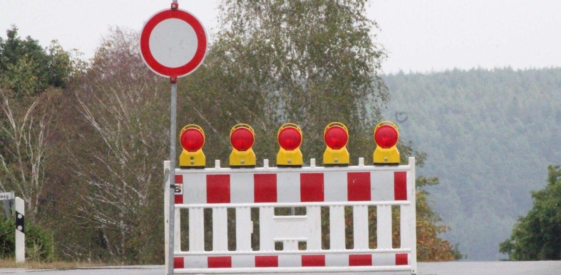 Die Bahnhofstraße in Auerbach wird bis Mitte September 2026 gesperrt.  (Symbolbild: Rudolf Hirsch)