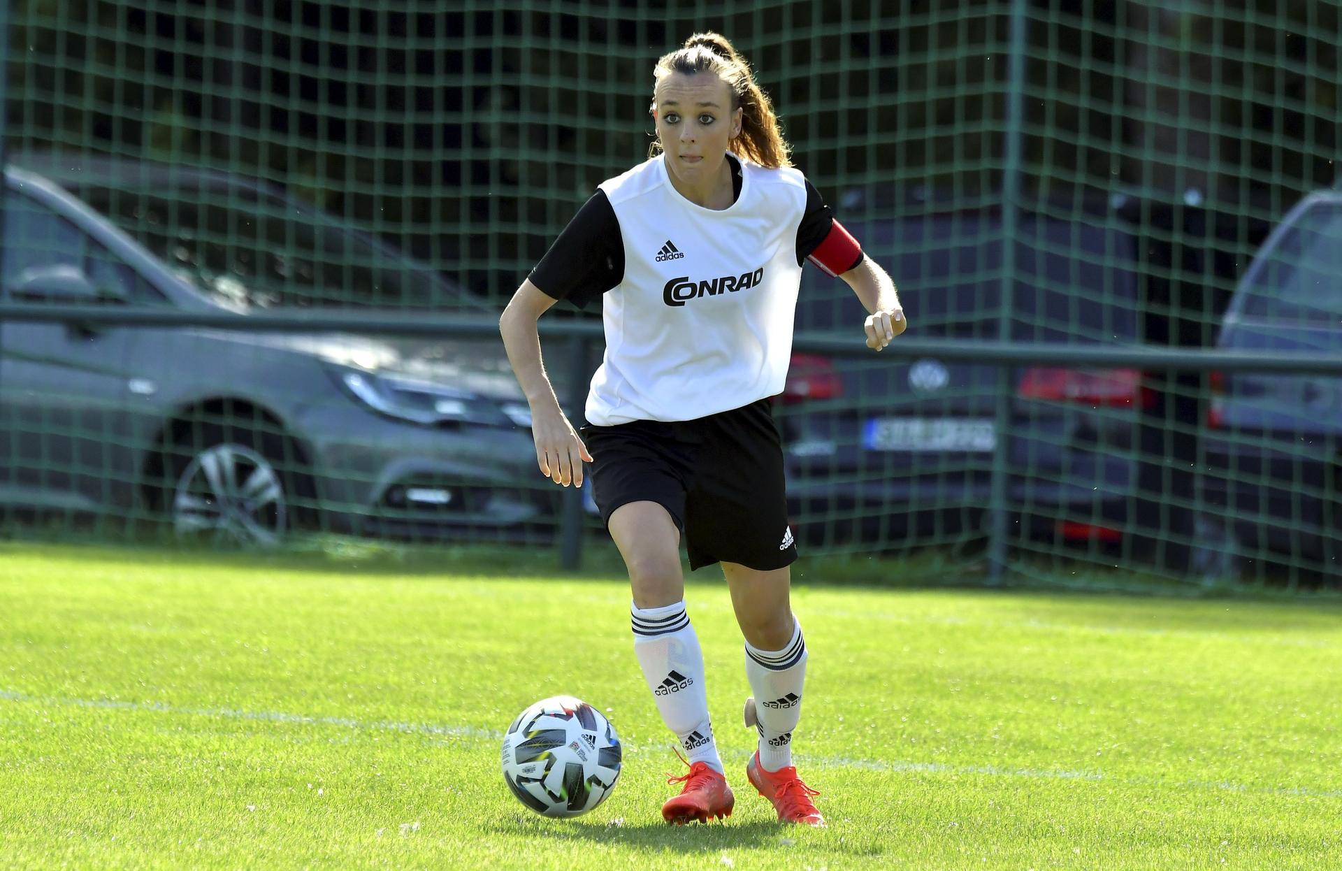 Noch ist die Lage angespannt bei Lena Götz und dem TSV Theuern. Am Sonntag kommt der Tabellenführer Ruderting. (Archivbild: Hubert Ziegler)