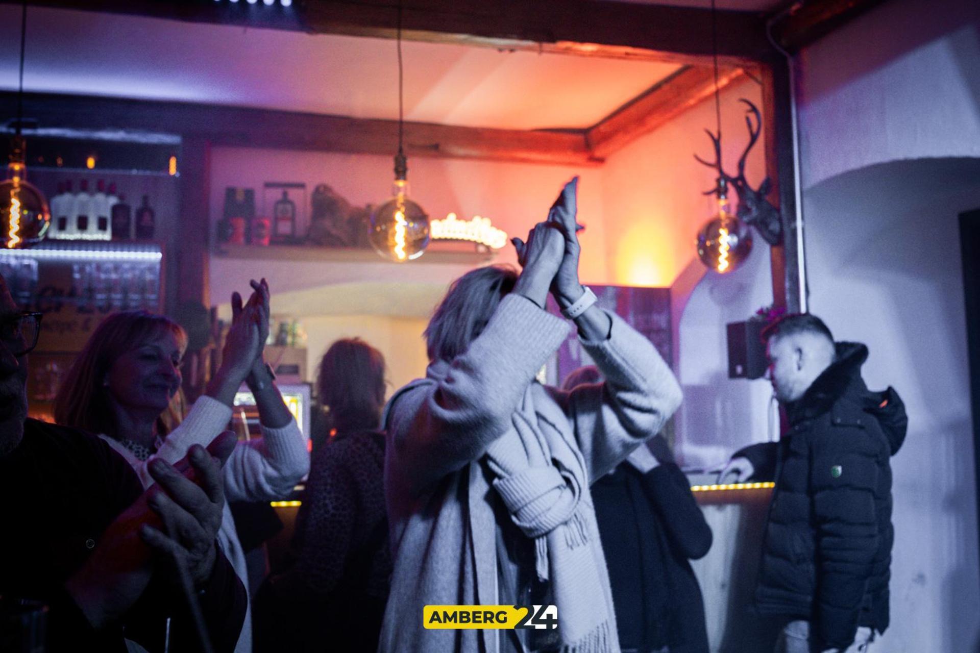 Die Bilder vom Karaoke im Herzog. (Bild: Julia Bär)