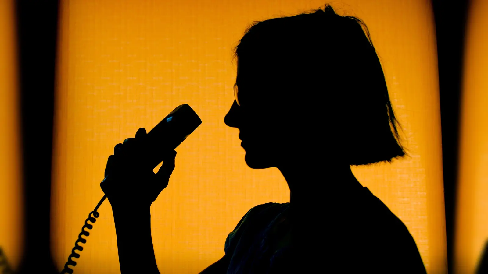 New York is calling: Eine Mitarbeiterin einer amerikanischen Seelsorger-Hotline bat die Amberger Polizei bei einem Fall um Hilfe.  (Symbolbild: Patrick Pleul)