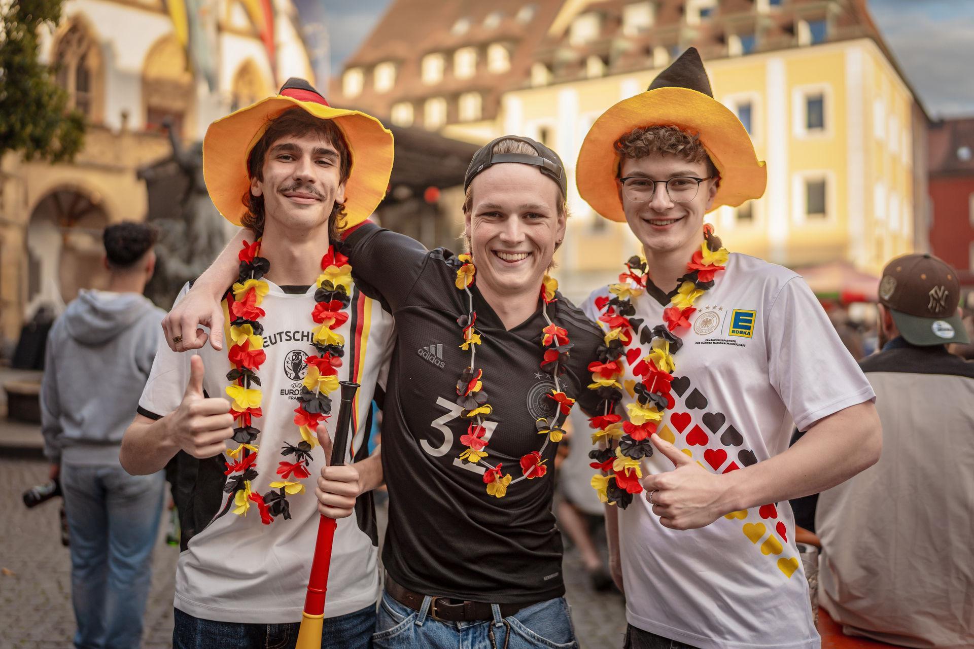 Amberg feiert Altstadtfest - inklusive Public Viewing zur Fußball-WM.  (Bild: Michael Golinski)