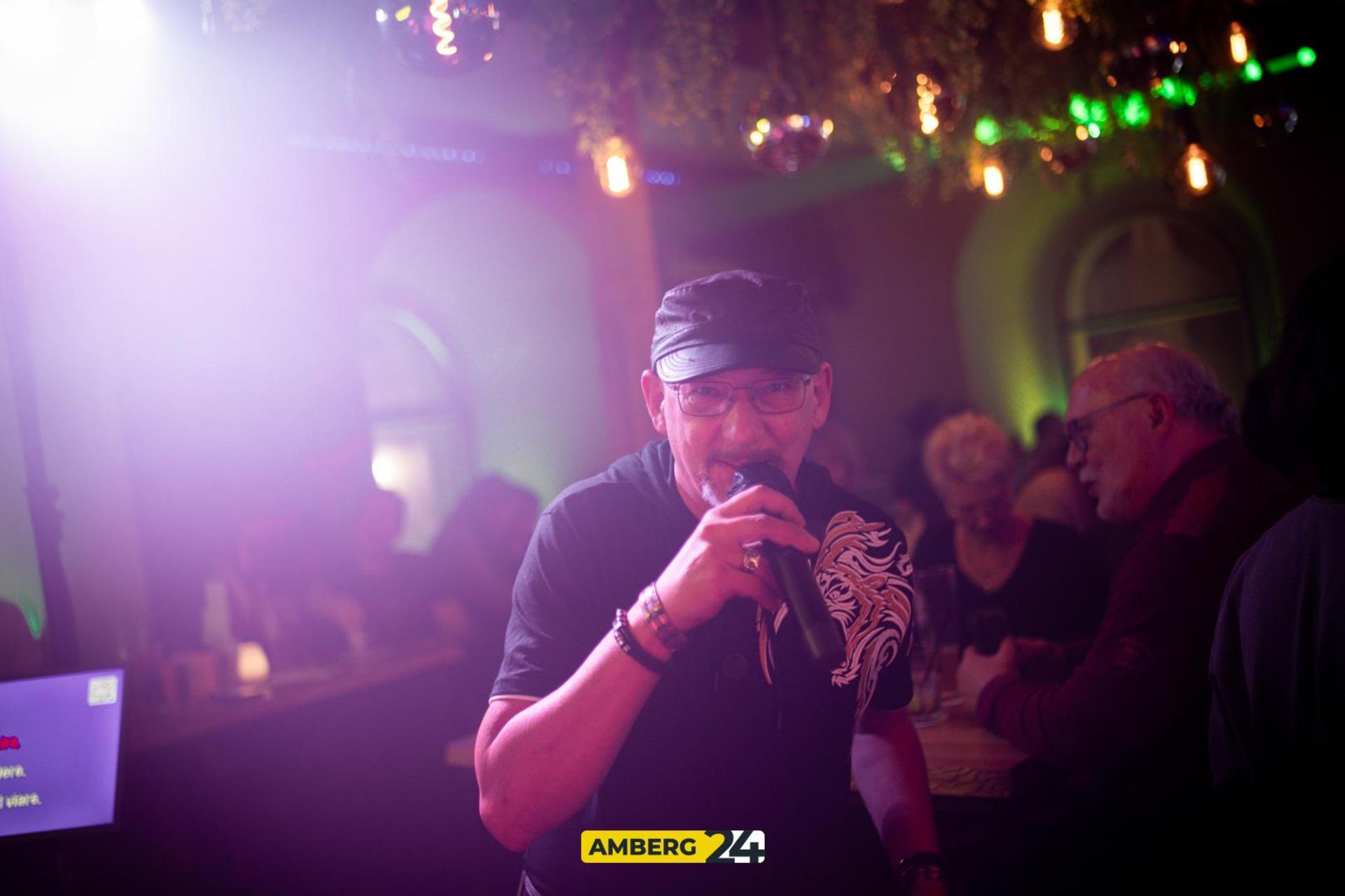 Die Bilder vom Karaoke im Herzog. (Bild: Julia Bär)